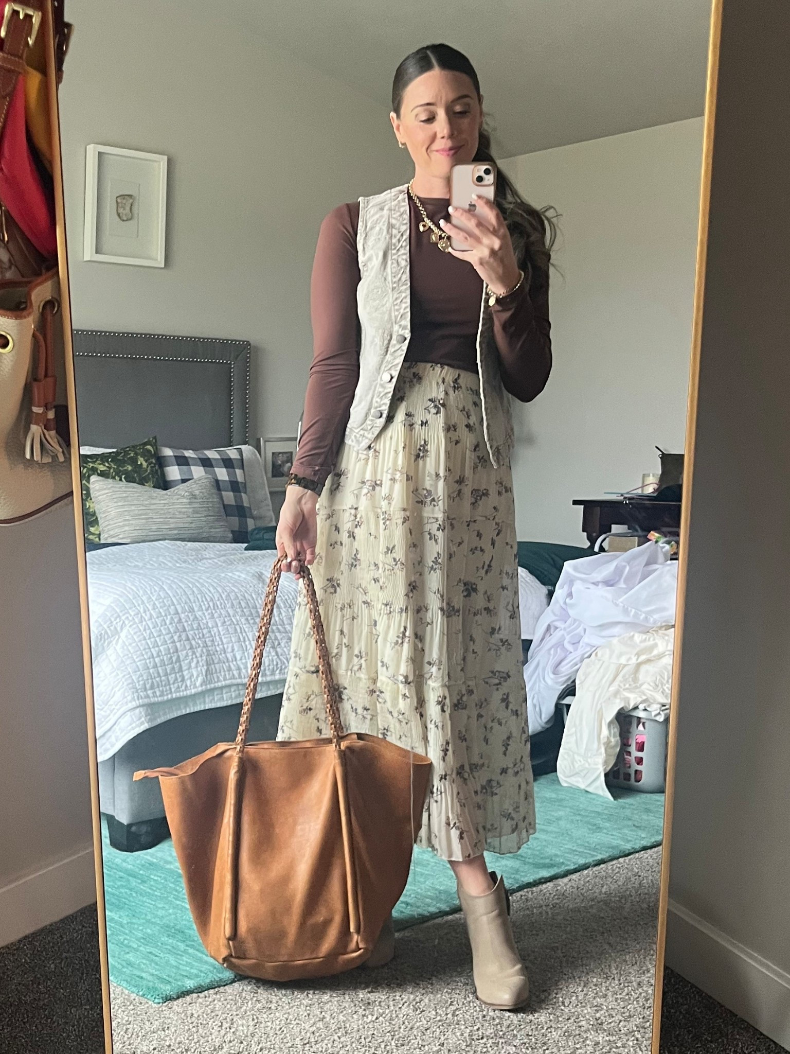 What’s inside my church bag? A bunch of great stocking stuffer ideas for kids 👍