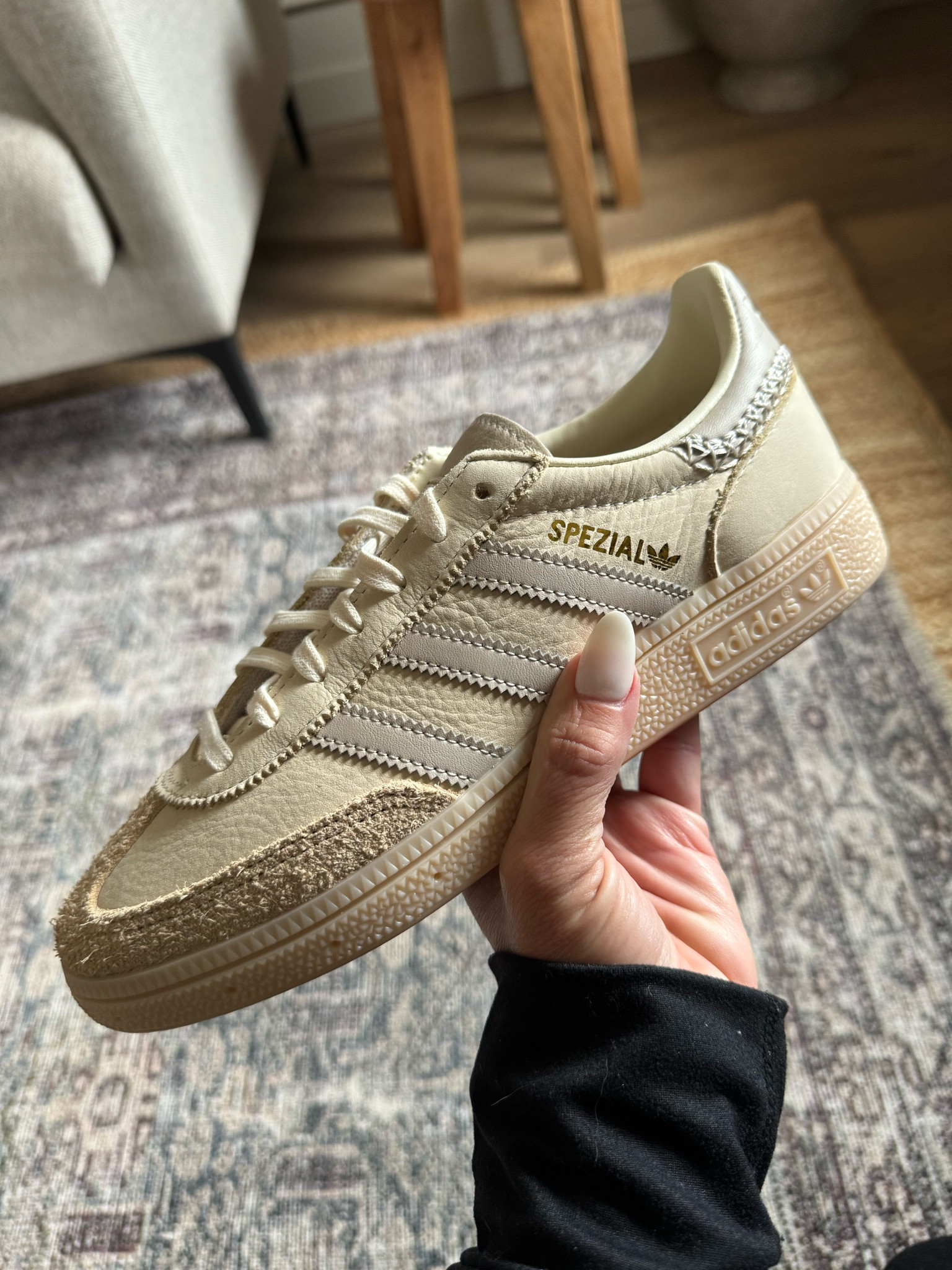 ADIDAS beige Spezial, low profile sneaker, alternative to Samba and Gazelle sneakers, neutral adidas 

#LTKshoecrush #LTKstyletip #LTKGiftGuide