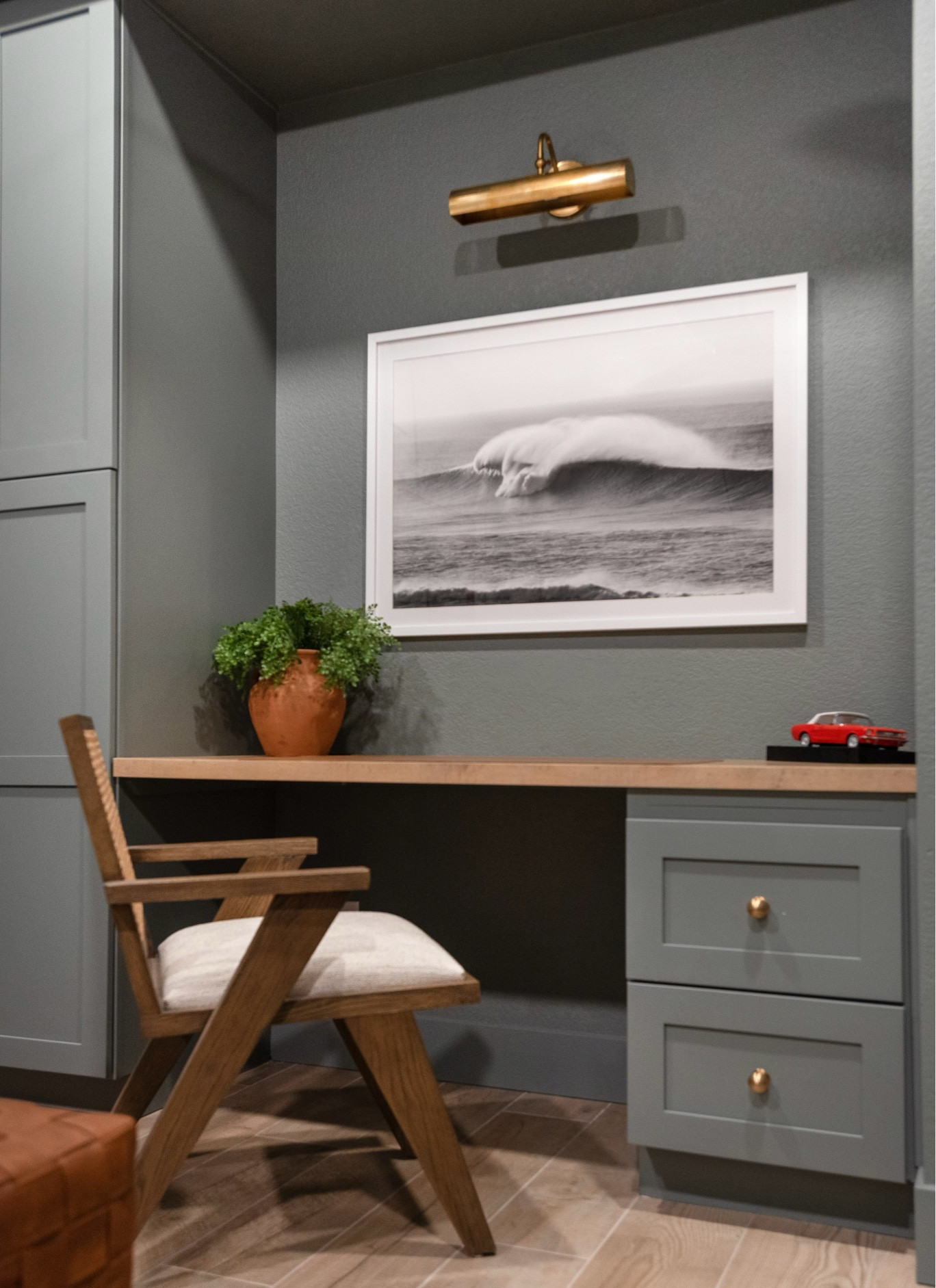 Dive into all the incredible pieces we chose to make this #SycamoreCtProject office a true California cool escape! 