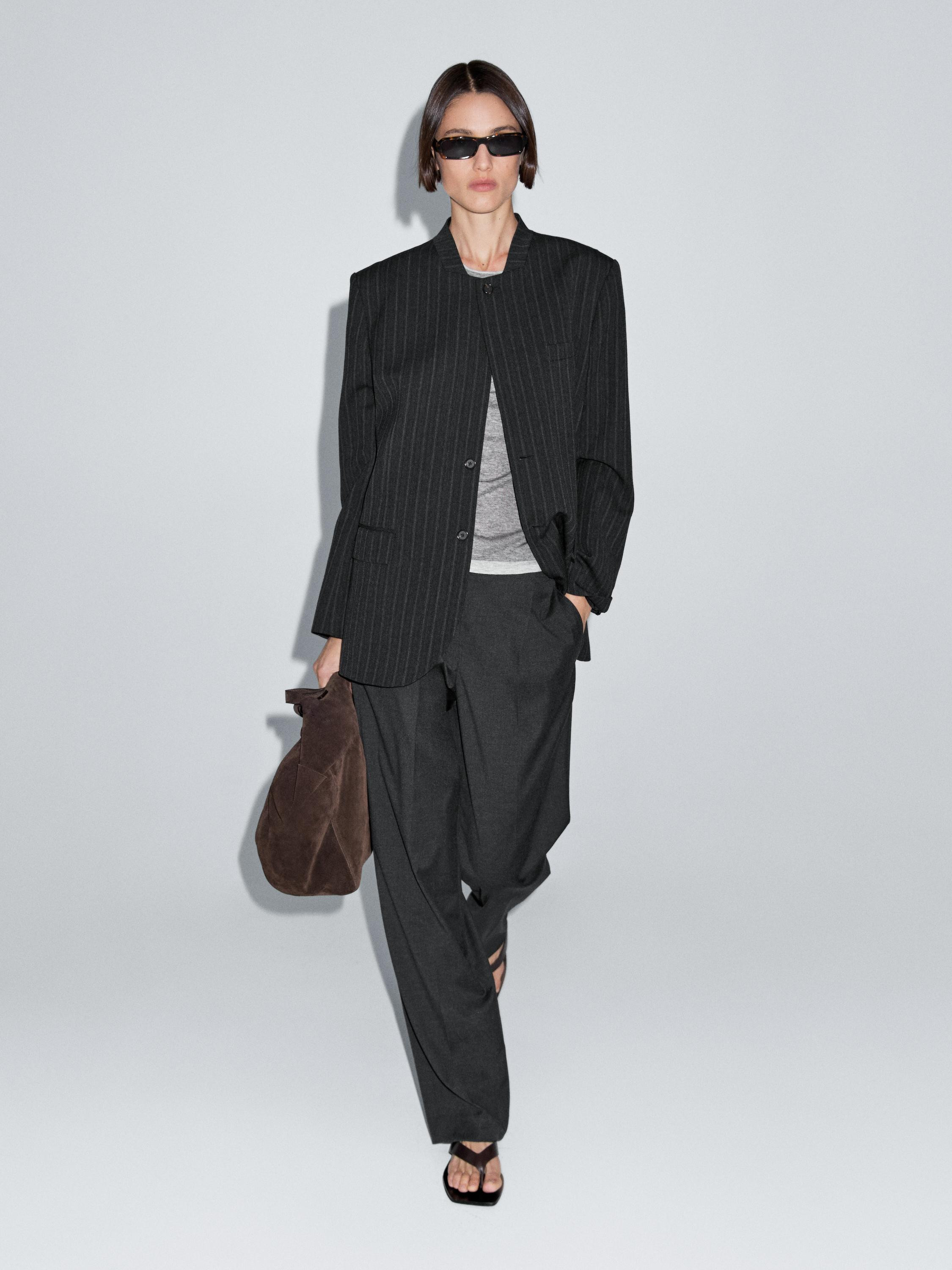 Blazer made of 100% wool. Long sleeves. Two flap pockets. Besom pocket at the chest. Central back... | Massimo Dutti US