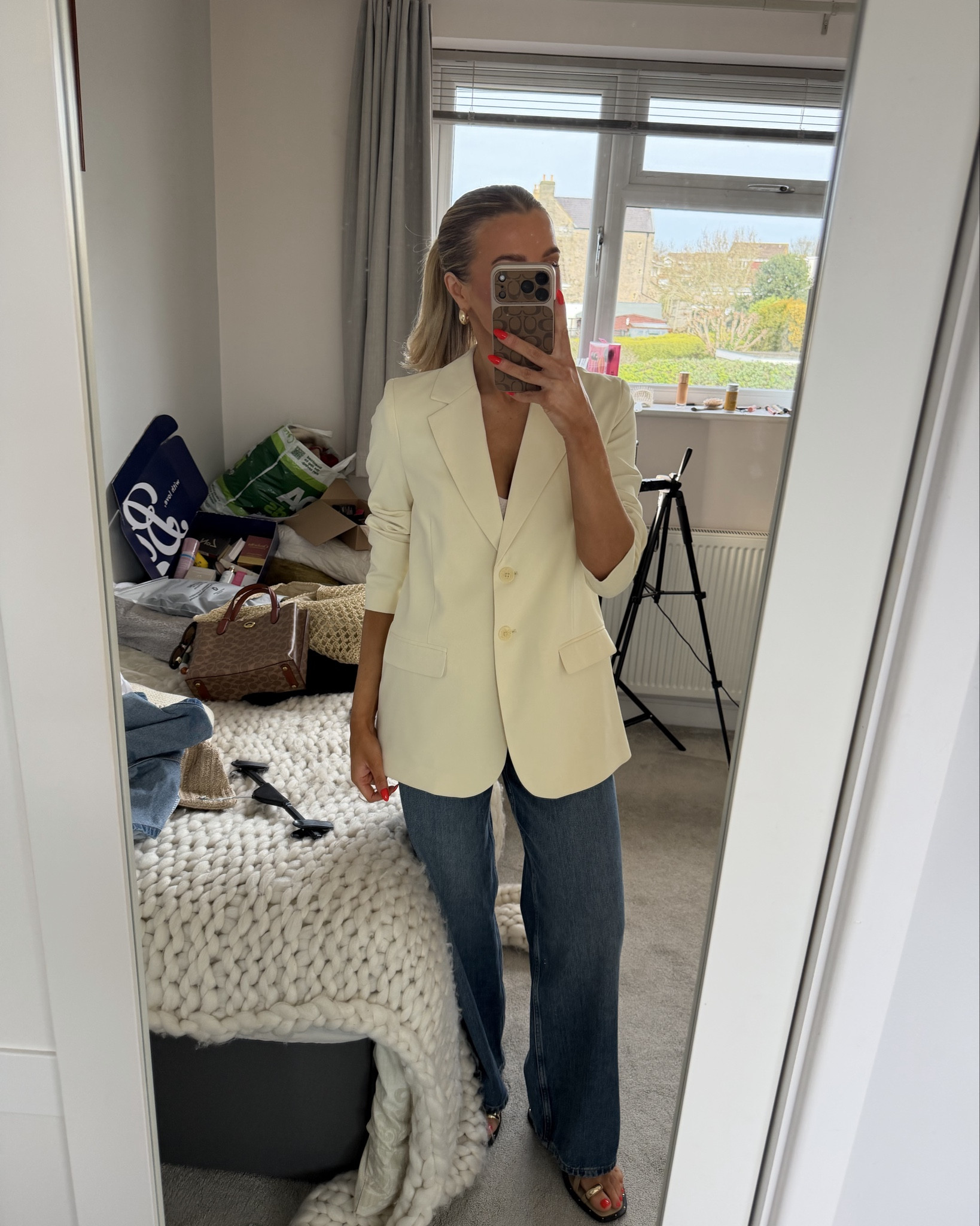 THE NICEST YELLOW BLAZER! 💛 the fit is amazing! 🤩 such a fab price too!! I’m wearing an XS!! 💕💕

Perrie Sian, Perrie, Primark, Primark finds, yellow blazer, blazer, oversized blazer 

#LTKuk #LTKspring #LTKFashionMonth