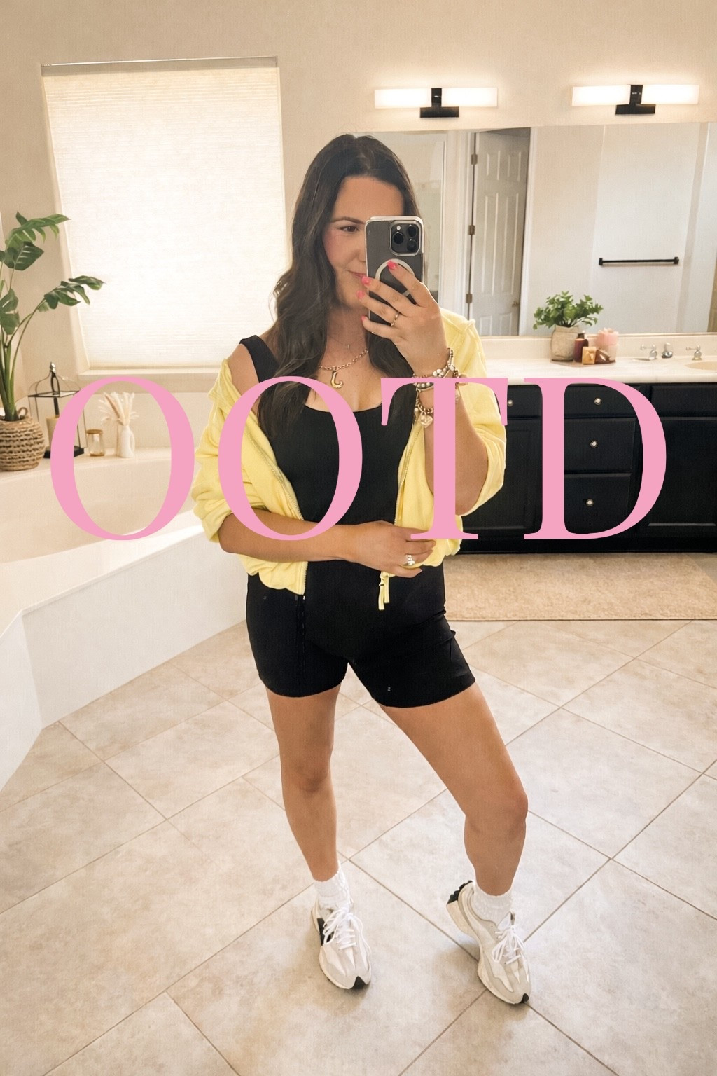 Busy mom on the go #OOTD

#LTKSpringSale #LTKActive #LTKmomlife