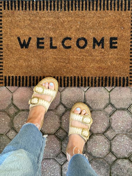Love these Birkenstock inspired sandals with a bit of preppy flair. Very

#LTKshoecrush