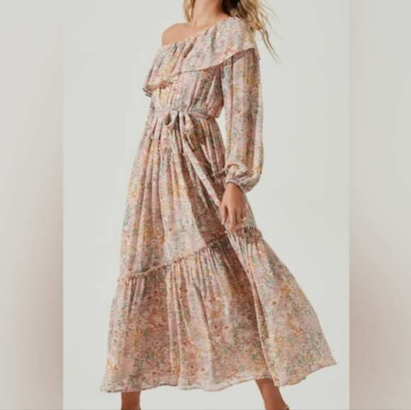 ASTR The Label Kaylani Floral Ruffle Tiered Dress Maxi Long Sleeve Size Medium | Poshmark