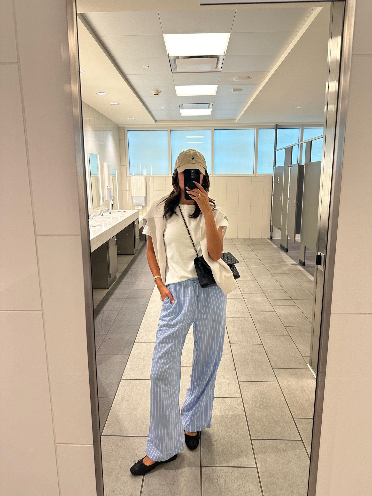 Travel outfit ✈️ Wearing size XS button up top, size XS pullover and size small lounge pants 


Airport outfit 
Errands outfit 
Comfy outfit 
Lounge outfit 

#LTKStyleTip #LTKTravel #LTKFindsUnder100