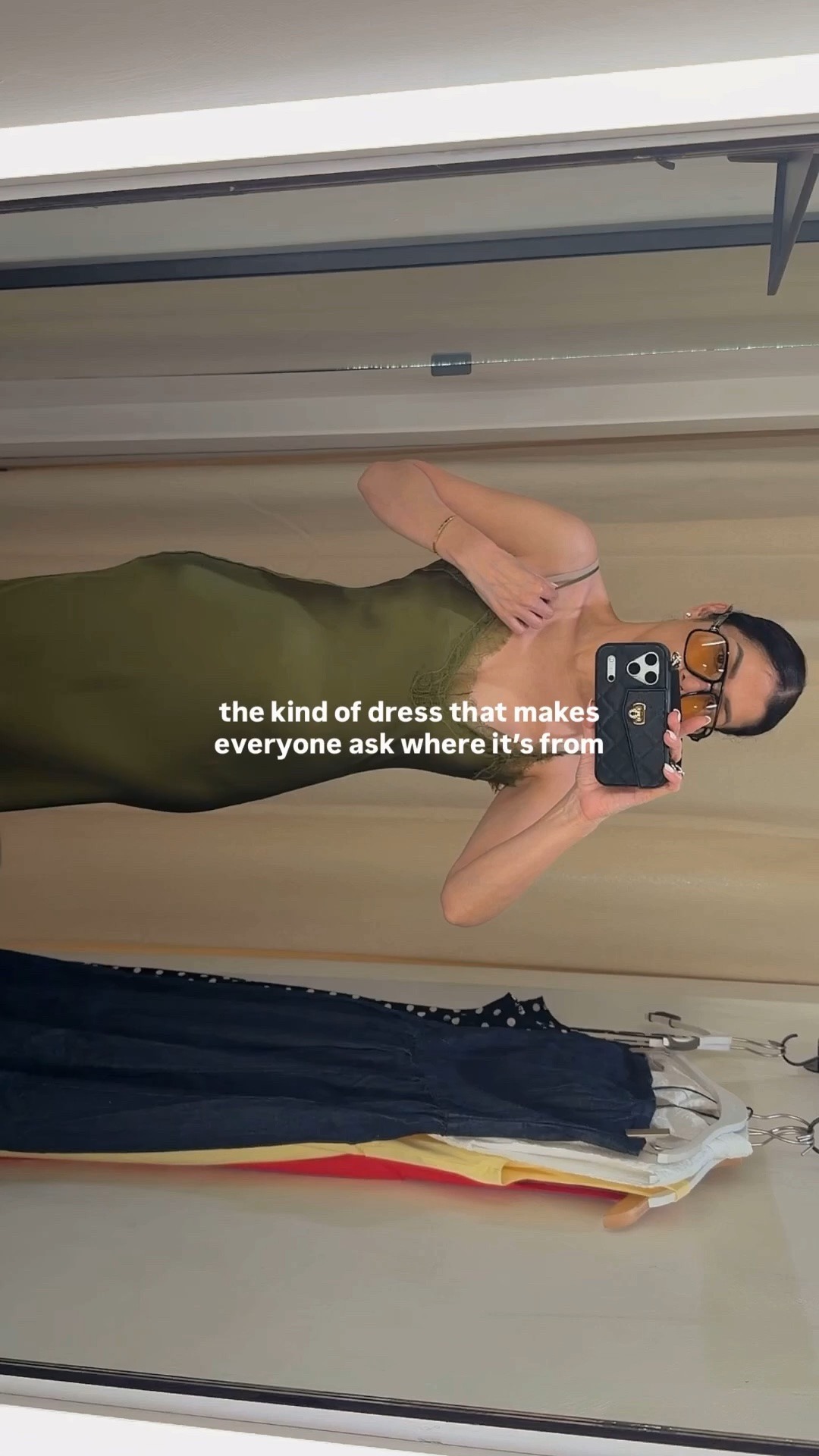 Looking for the perfect wedding guest dress that has the wow effect this summer?
This satin green dress is just perfect!
Wearing size XS
Dress is from Mango