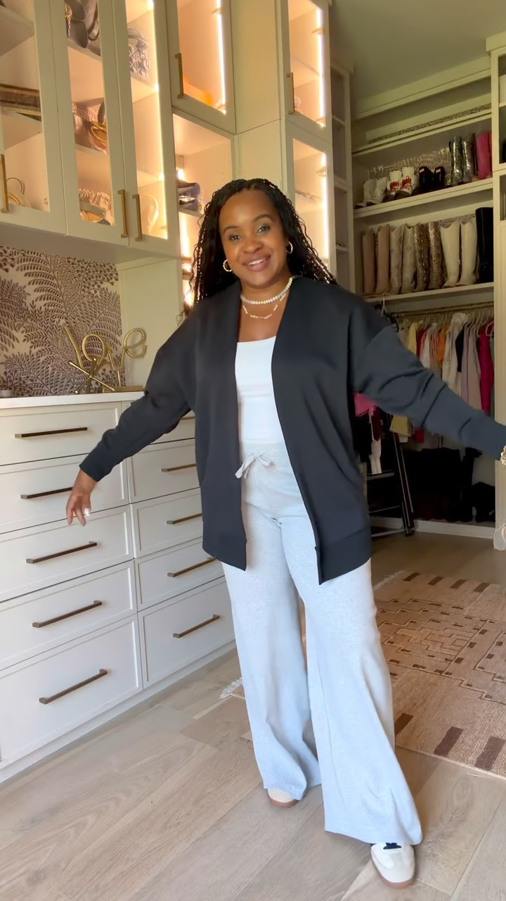 This Target cardigan is superior! 🤍 Very soft material, not overly boxy & is such a win. Only $35 from Target!

#LTKmomlife #LTKootd #LTKSeasonal