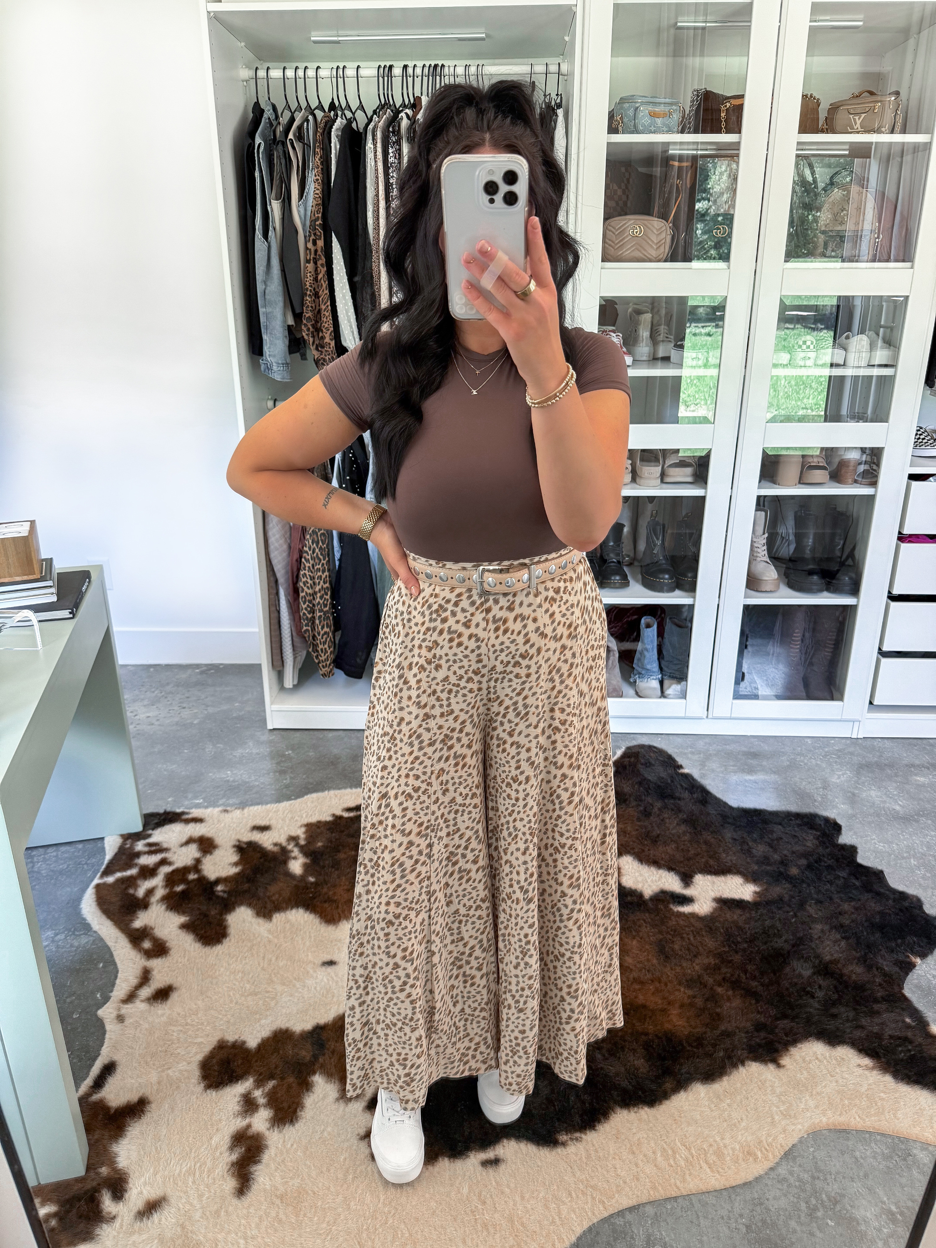 Outfit Inspo for Teachers 🤍

Top - small (mocha color)
Pants - small
Belt - waist size 27-31

*I'm also linking two cardigan options that you could wear for an extra layer!

I love these flowy pants for any of my teachers (or even my office girls!) I styled it with this high neck short sleeve top (this is such a good basic for layering too!), added this neutral studded belt and finished the look with my white vans! (I also think a more neutral/tan/brown colored sneaker instead of the white would look so good, but I was working with what I had! 😂) You could also do a suede bootie if that's more your style! 

 

 #LTKFindsUnder50 #LTKFindsUnder100 #LTKStyleTip