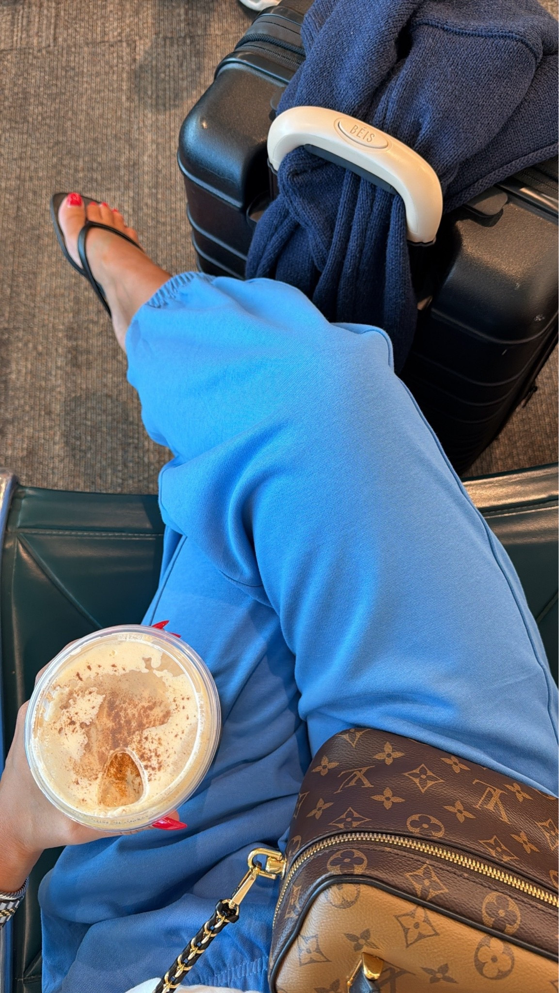 Love these blue sweats 💙