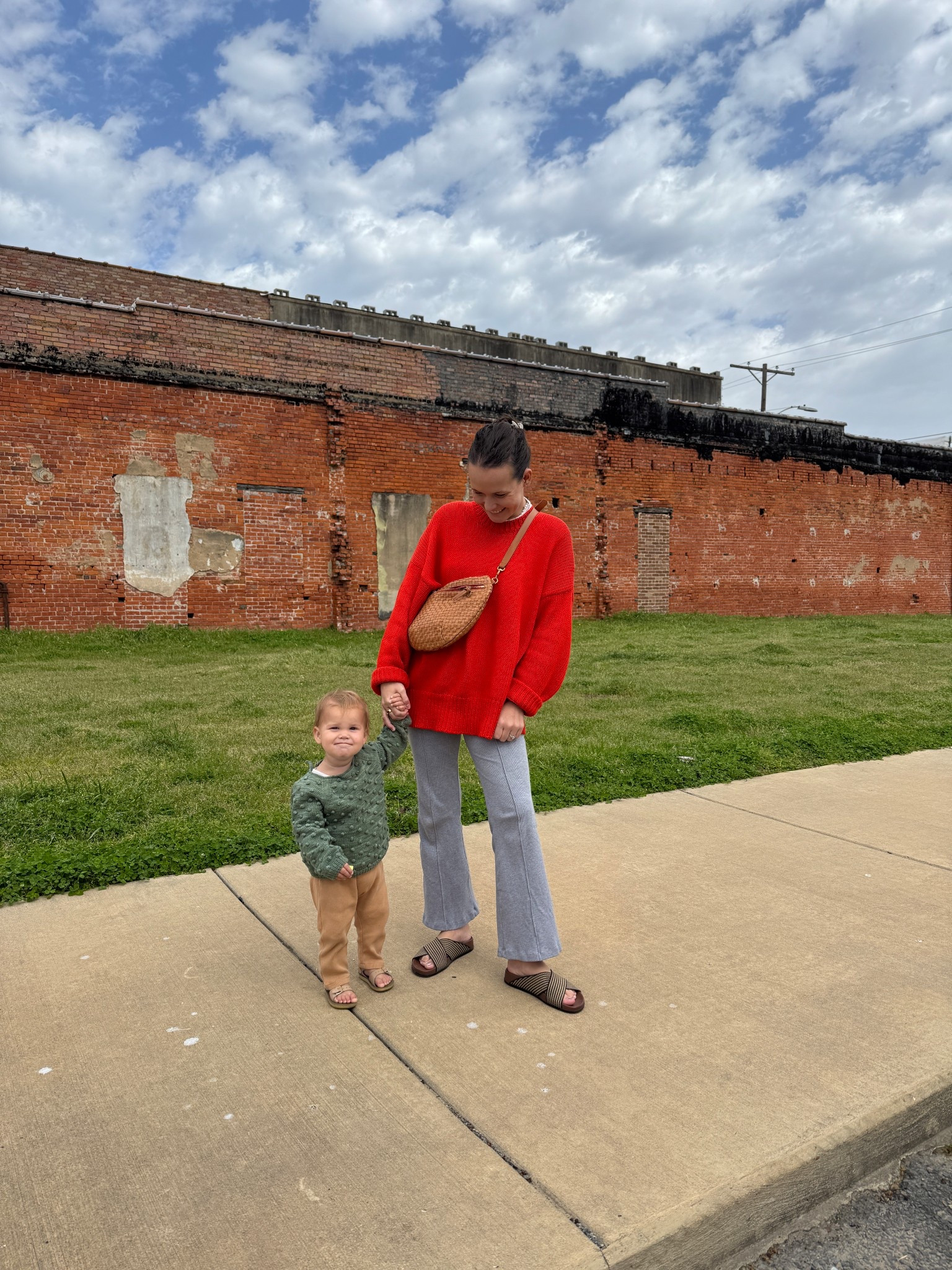 Babaa sweater and finally tried the Donni cropped rib kick flare- great for petites!! Wearing a size small and they’re true to size. Two things I wear weekly and will have for a longgg time. Also my favorite sandals!