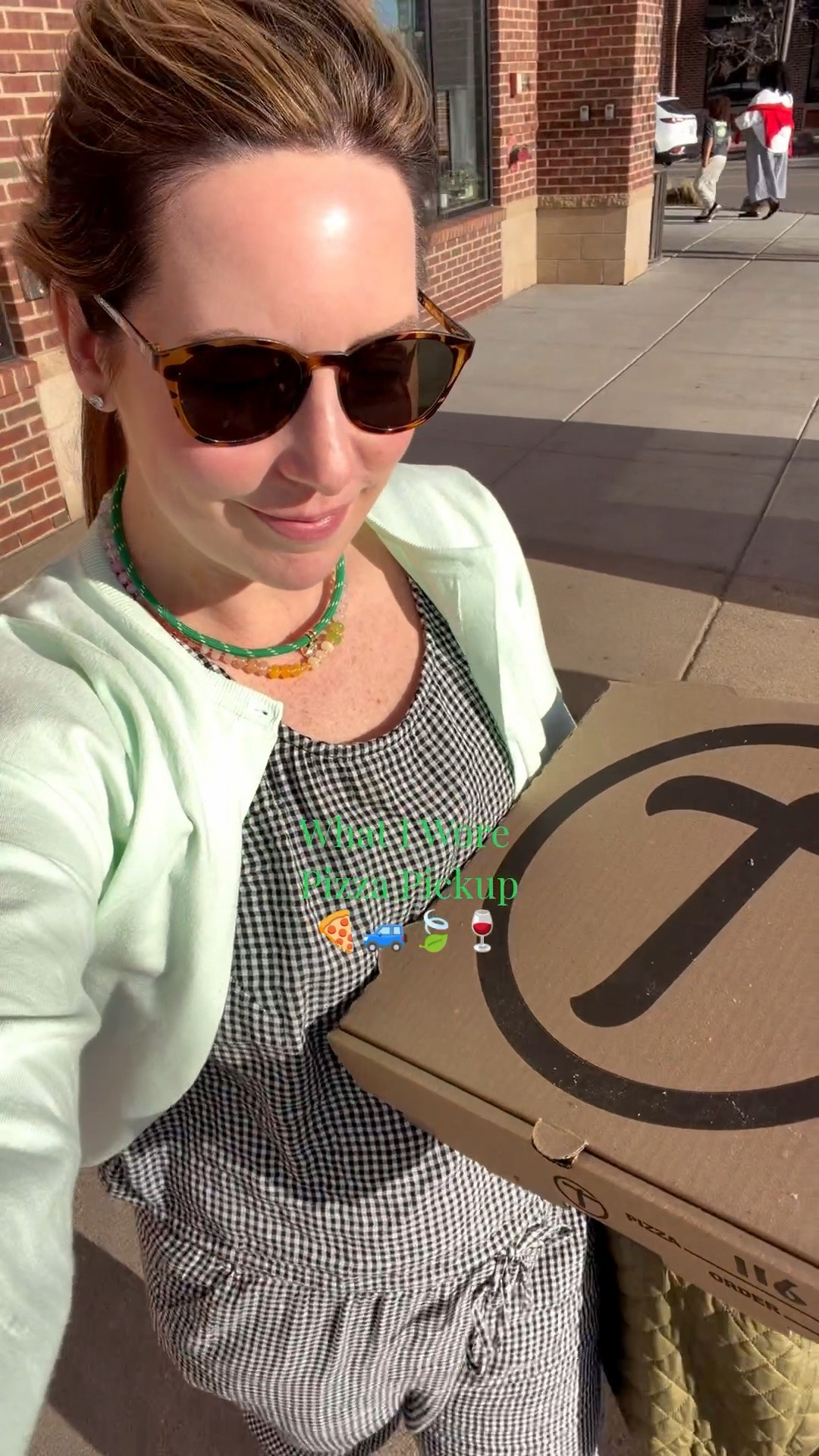 Picking up pizza for the fam in the easiest set 🖤🖤 @gapstyle @jcrew

#LTKootd #LTKmomlife #LTKSaleAlert