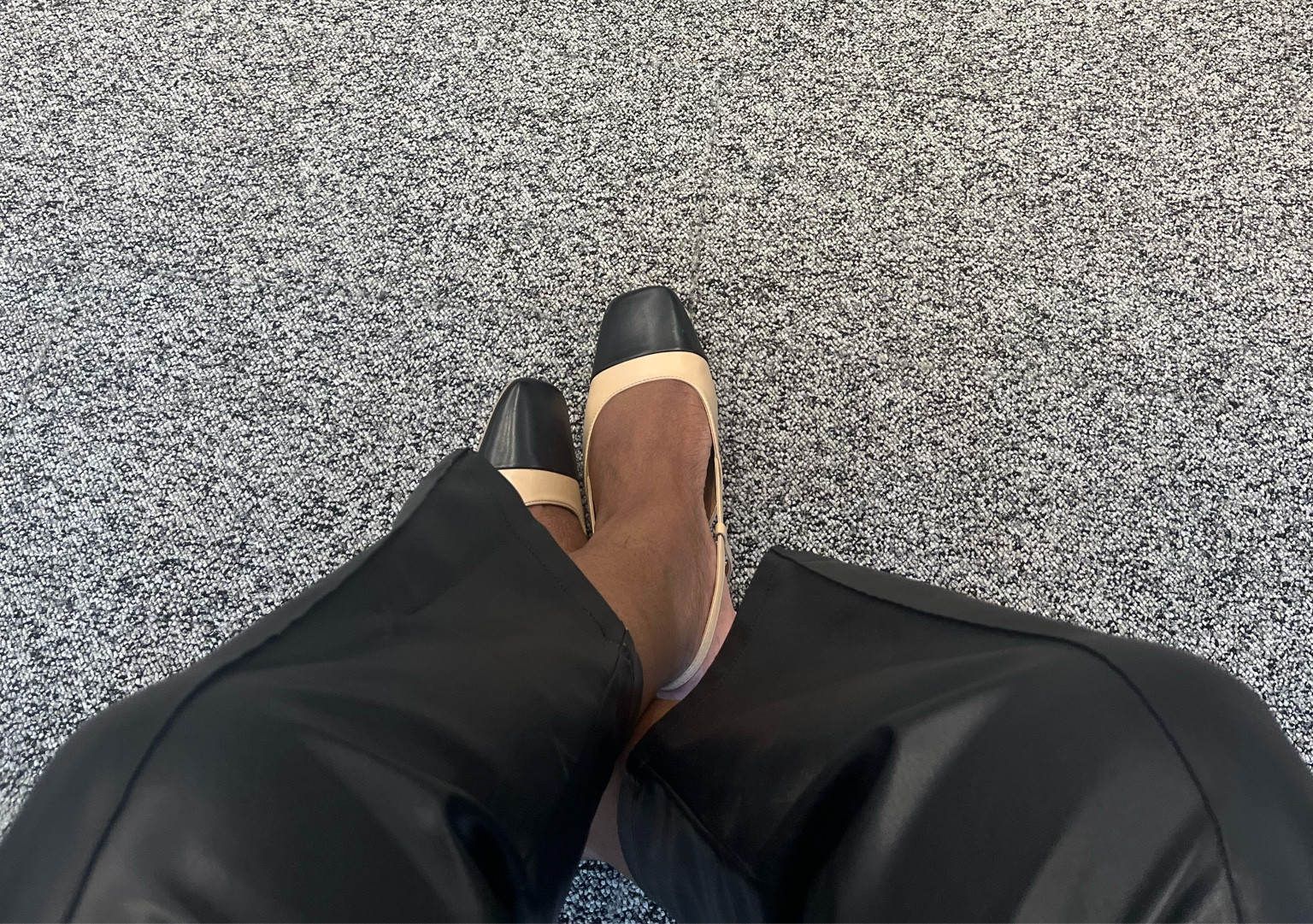 I know it’s not Tuesday but these shoes are just so good.

Perfect style as I was running through the streets of downtown Manhattan trying to make it to my panel on time.

#shopdeescloset #shopaholicscloset #shoesday

#LTKMidsize #LTKWorkwear #LTKShoeCrush