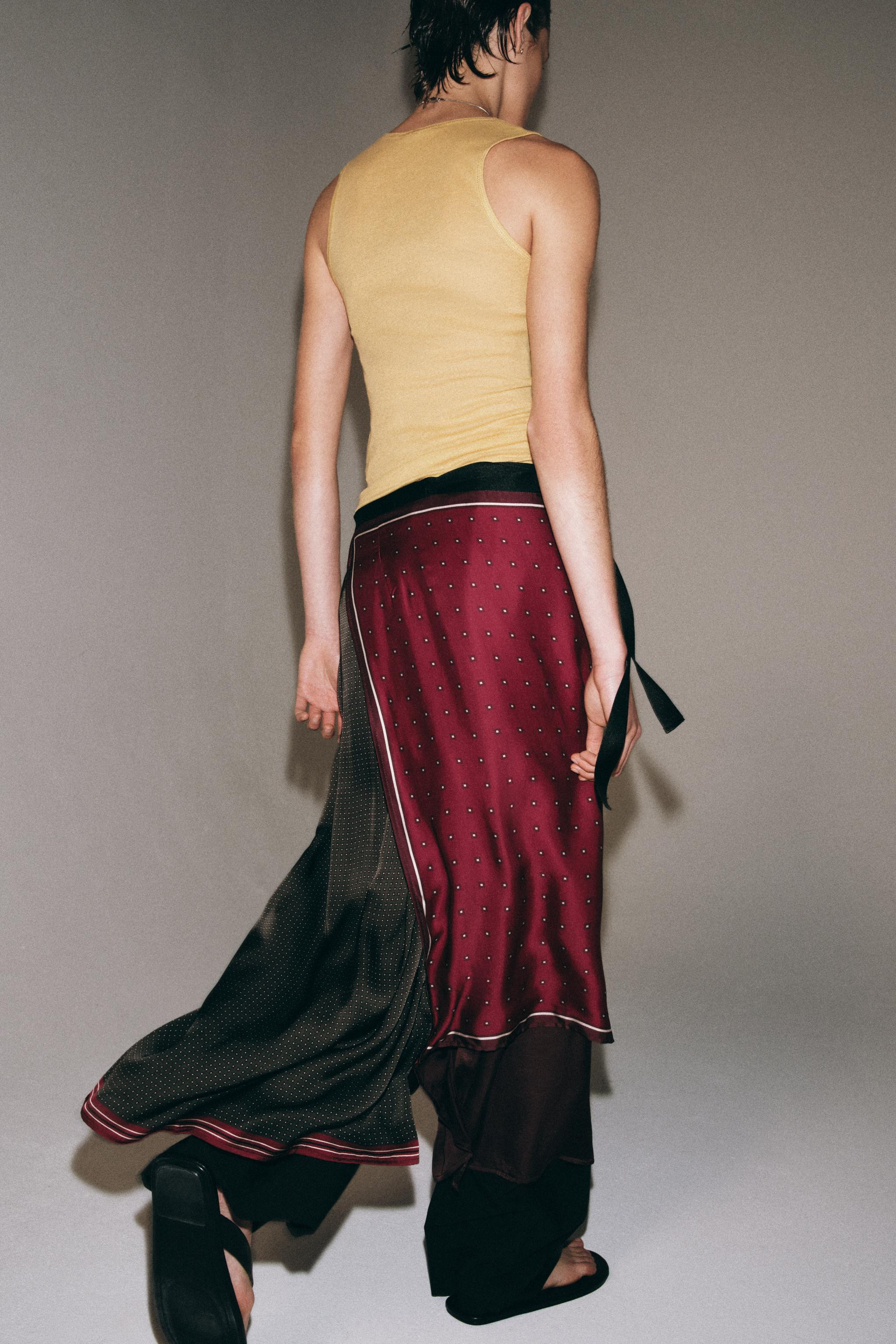 PAREO-TUCH, BEDRUCKT, 100 % VISKOSE | Zara DE