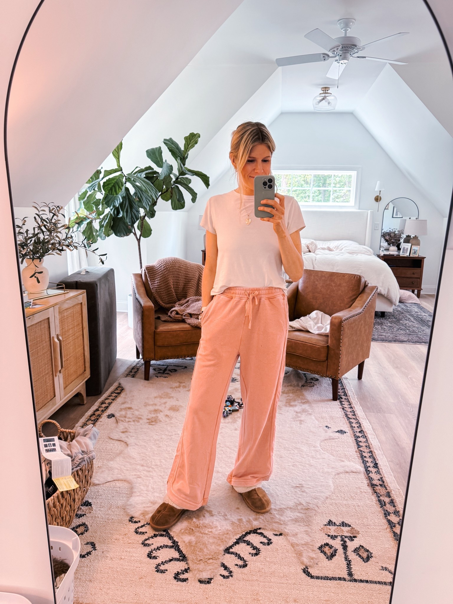 It’s cold & overcast today so I’m living in these cute pink sweatpants🩷

#LTKootd #LTKmomlife #LTKgrwm