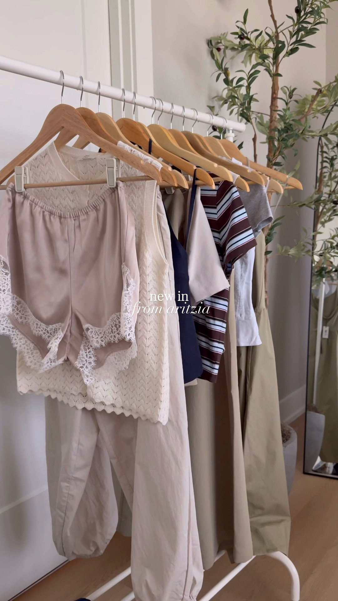 New in from @Aritzia 🤩 spring and summer closet staples

Aritzia style, spring finds, elevated, closet basics, summer finds