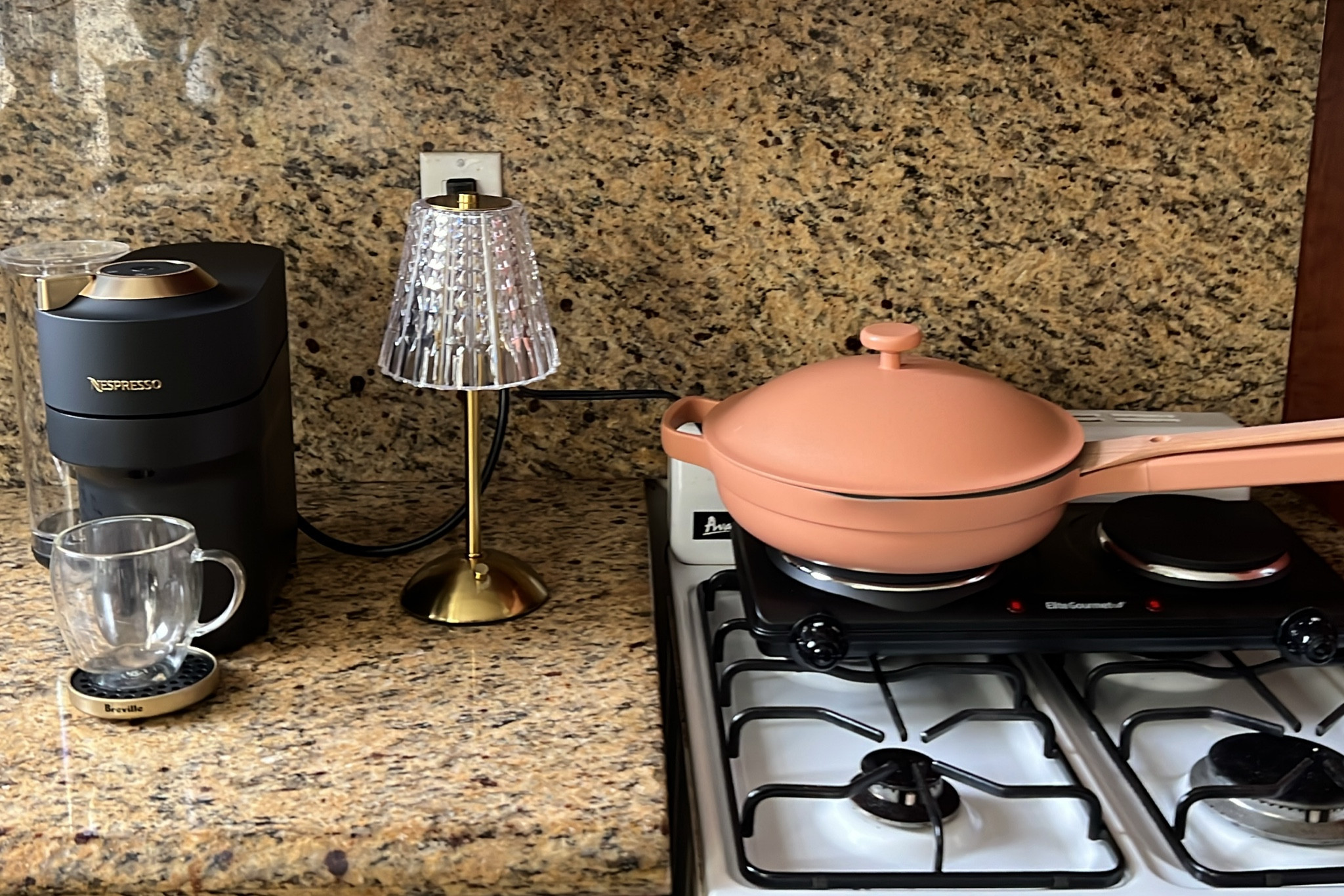 I’m so in love with my new Nespresso, coffee mug, this lamp and skillet 💖

#coffee #kitchen #homedecor #kitchenappliances

#LTKHome