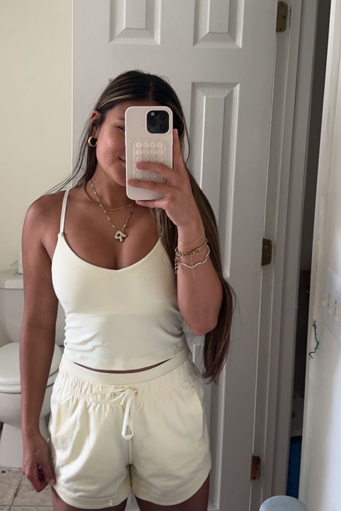 cutest lulu color ever! i got the top and shorts in a 4! for size reference, i’m 5’3! 