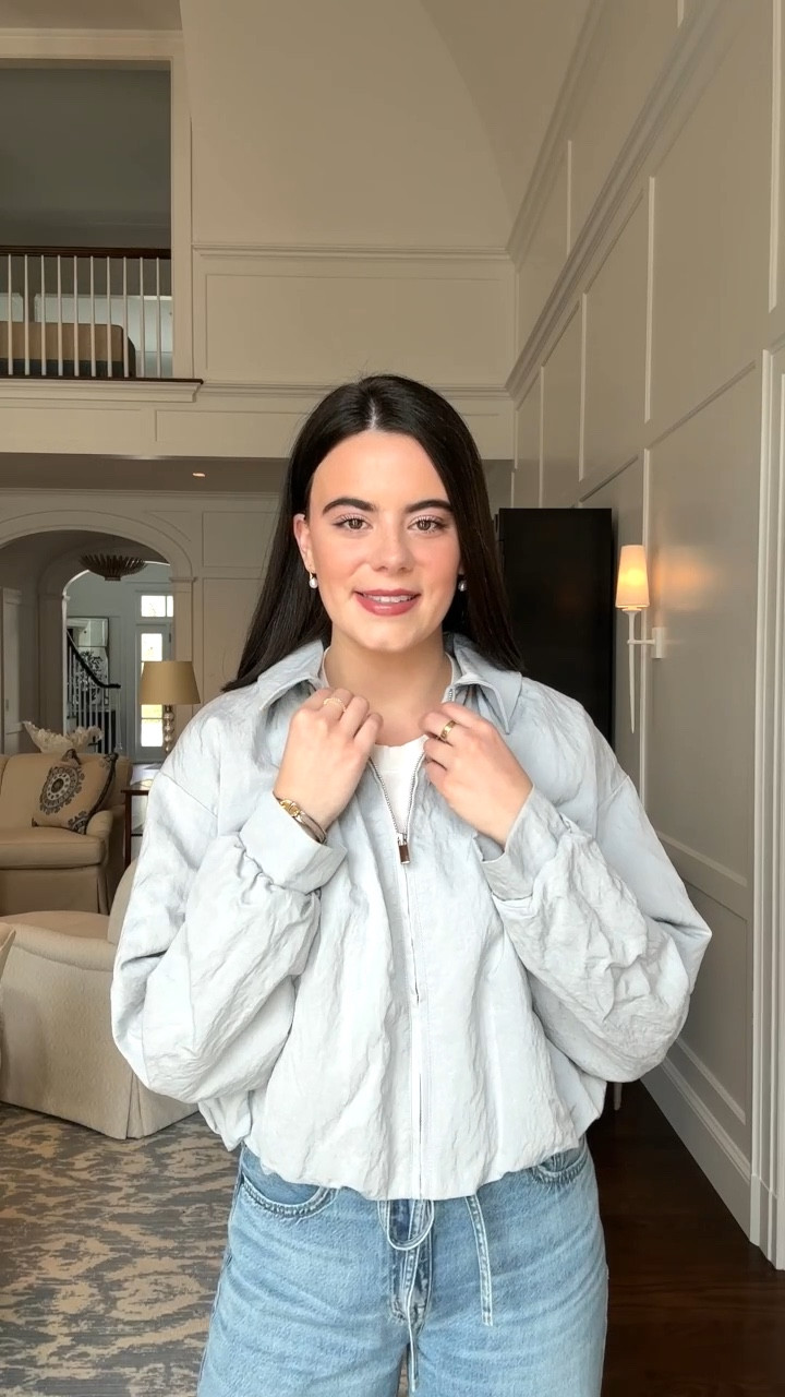 Zara bombed jacket for spring! I love this for travel, going out or even athleisure! 