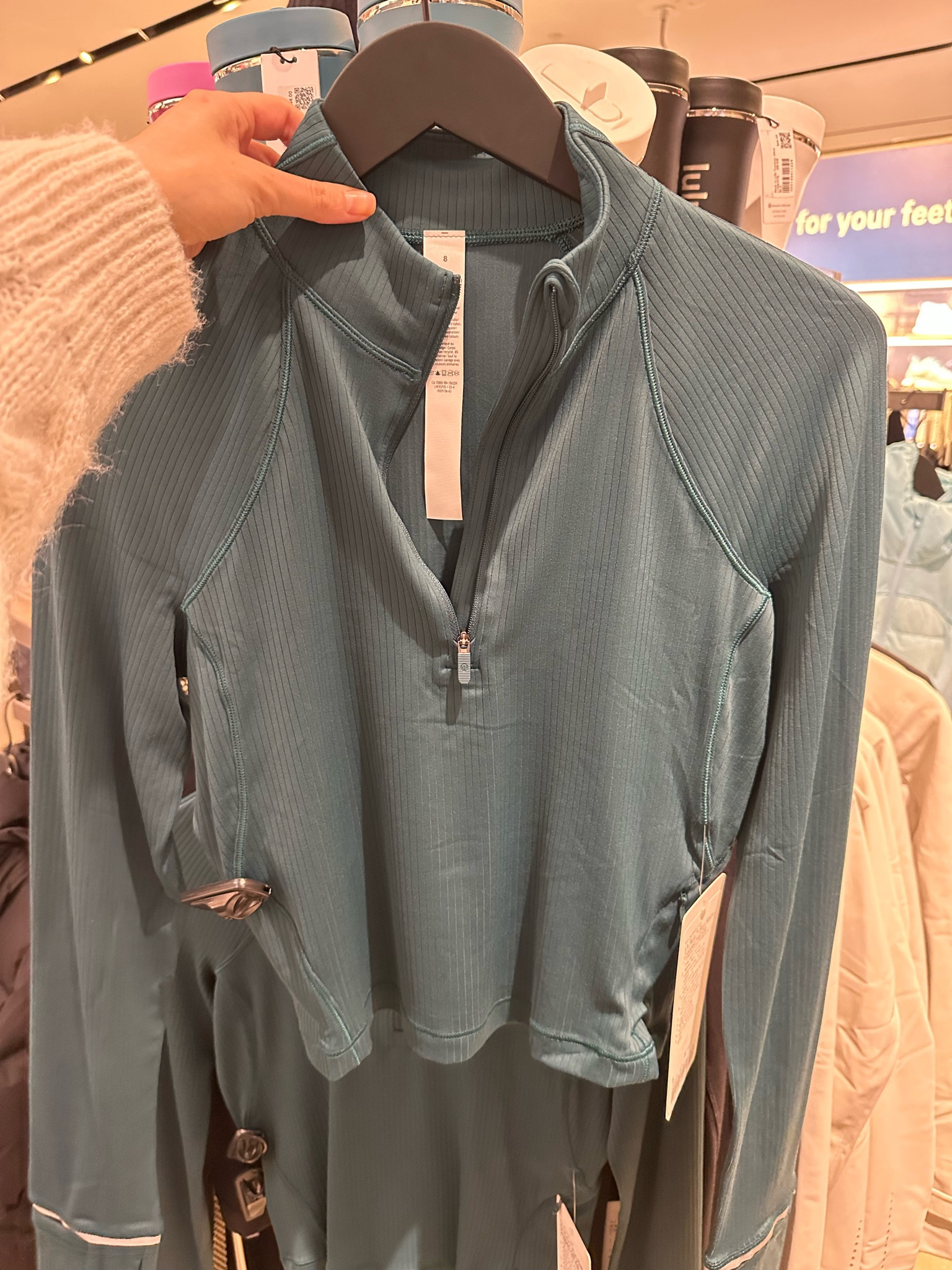 Running jacket 
Quarter zip
Lululemon find
I wear a size 8 for reference 

#LTKfitness