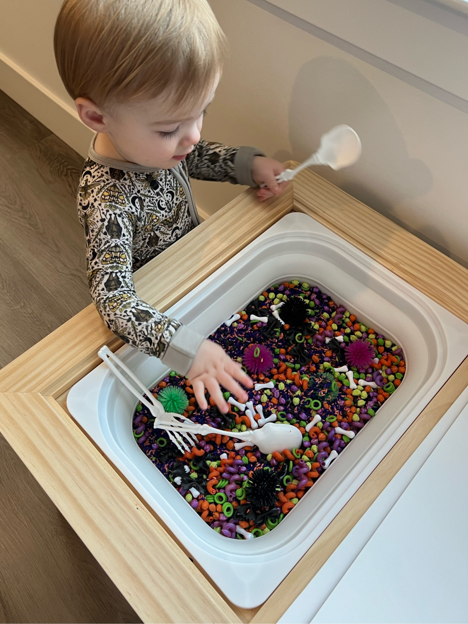 Halloween sensory bin! This sensory table has a $25 off coupon right now! #toddlerfun #toddleractivity #sensoryplay 👻🖤🎃 

#LTKHoliday #LTKFamily #LTKKids