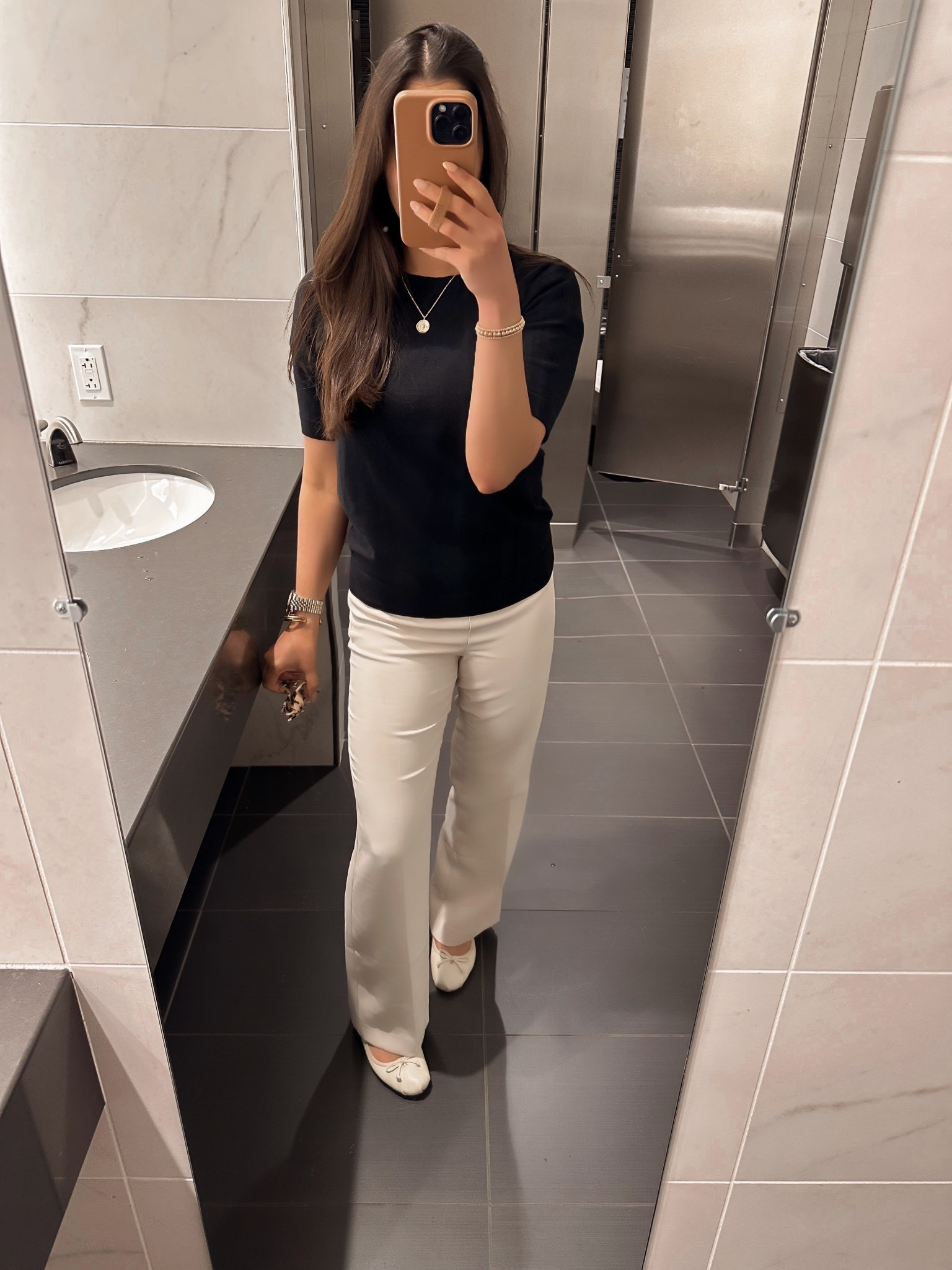 Simple but cute work outfit 🖤✨
These short sleeve sweaters are so perfect to have on hand as layers or as basics for when you don’t know what to wear in these transition seasons!


Short sleeve sweater, work outfit, petite work outfit, petite pants, petite work pants, officewear, spring workwear, spring officewear, spring petite work look, workwear, ootd, transitional outfit, coin necklace, gold jewelry, 

#LTKShoeCrush #LTKWorkwear #LTKPetite