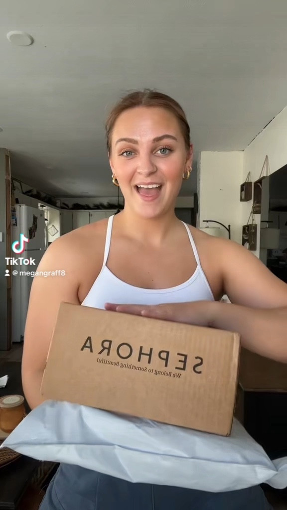 My fav new jeans and makeup!!! Eeek!!

#LTKfit #LTKbeauty #LTKcurves