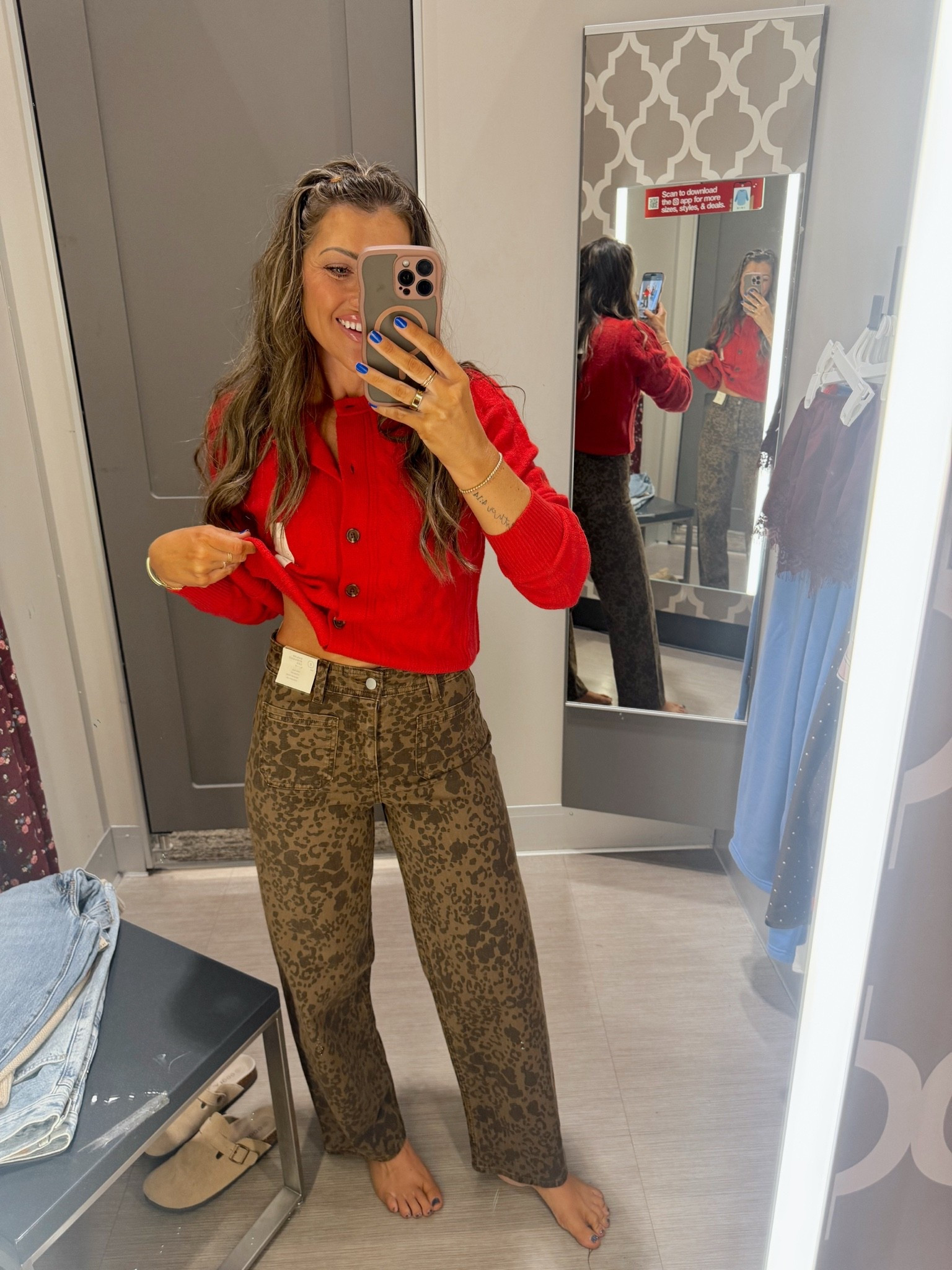 Still can’t get over this fall fit!!! 40% off!!! Looks like Abercrombie 😍😱 XS sweater (SO SOFT!). The perfect red sweater for fall and Christmas outfits too ♥️🤭 size 2 leopard jeans