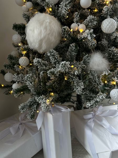 Christmas Tree. Christmas decor. #LTKHoliday #LTKGiftGuide

#LTKSeasonal