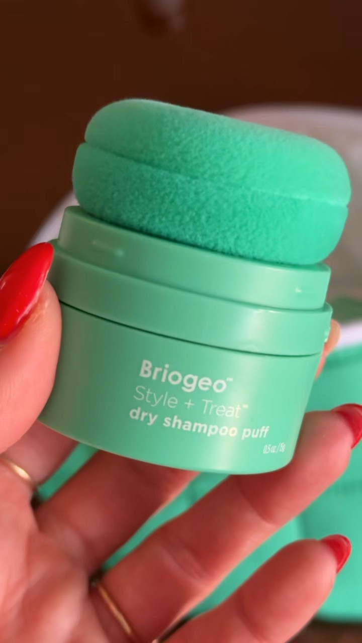 Puff 💨 Puff 💨 Dry shampoo from Briogeo is a new gym bag staple for me. Two colors available!

#LTKFitness #LTKActive #LTKBeauty