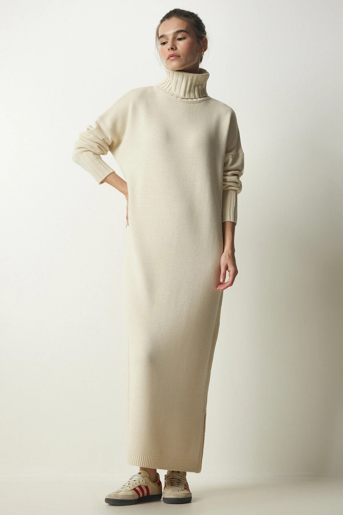 Happiness İstanbul Cremefarbenes Damen-Strickkleid mit Rollkragen und Schlitz, PF00042 | Trendyol DE