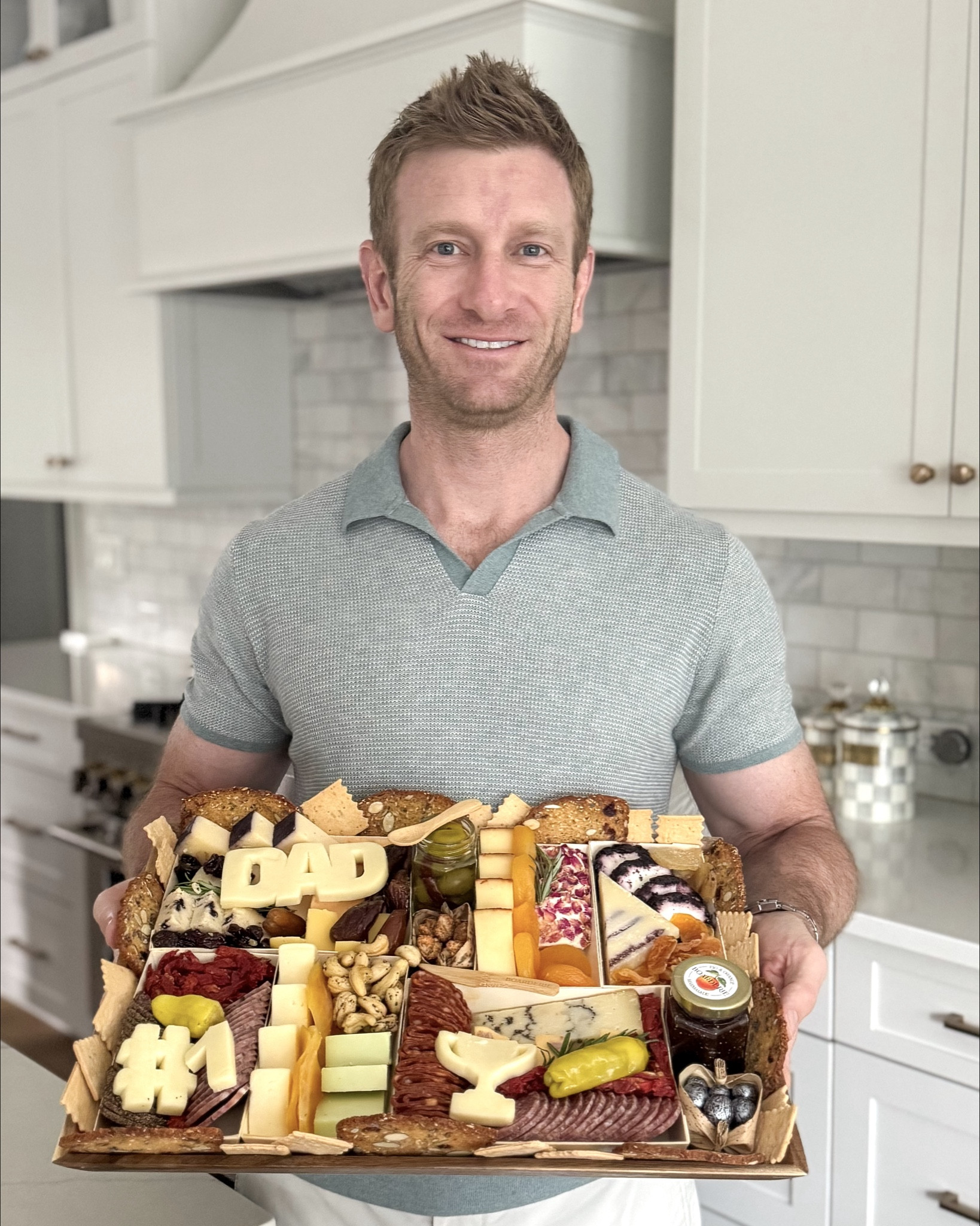 The perfect Father’s Day gift idea does exist!! 🧀🍇 @boarderie delivers beautiful curated cheese and charcuterie boards directly to your door. 

They are shipped overnight and ready to enjoy in minutes! The variety and freshness are unmatched, it’s a gift any dad will love (and the whole family can enjoy!) ✨ #boarderiepartner #boarderie