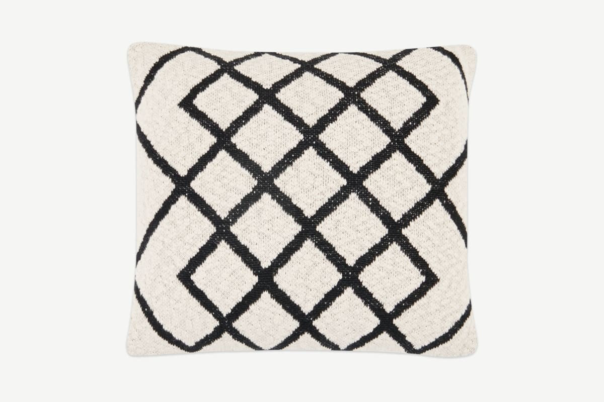 HomeAccessoiresKissenFes Kissen, Cremeweiß und Schwarz | MADE.com (DE & AT)