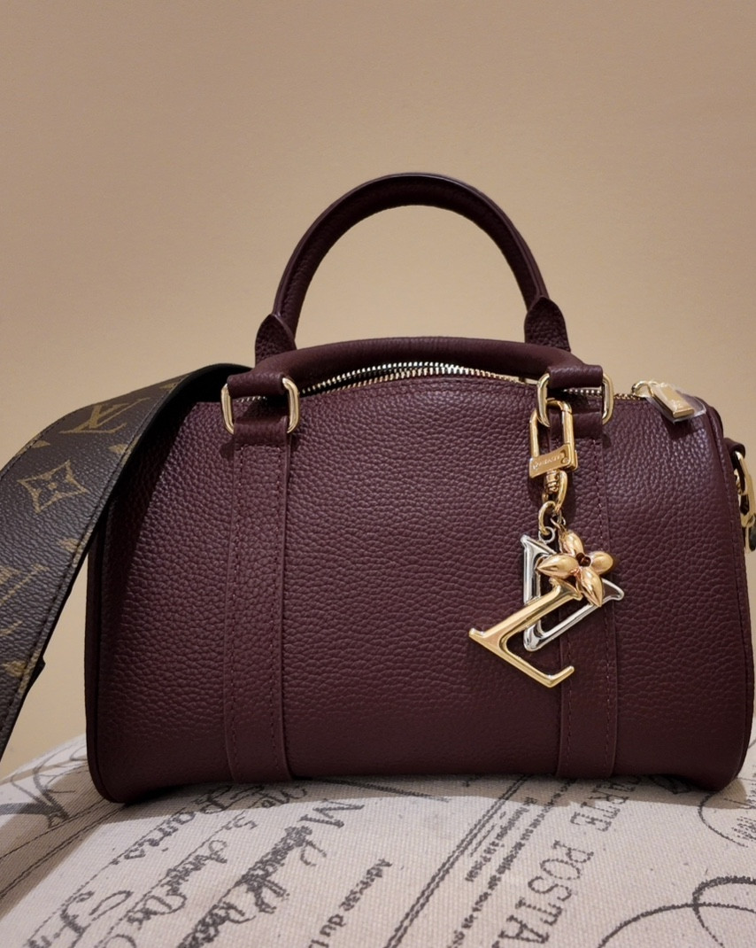 In the throws of FALL 🍂 which bag? 

#LTKCyberWeek