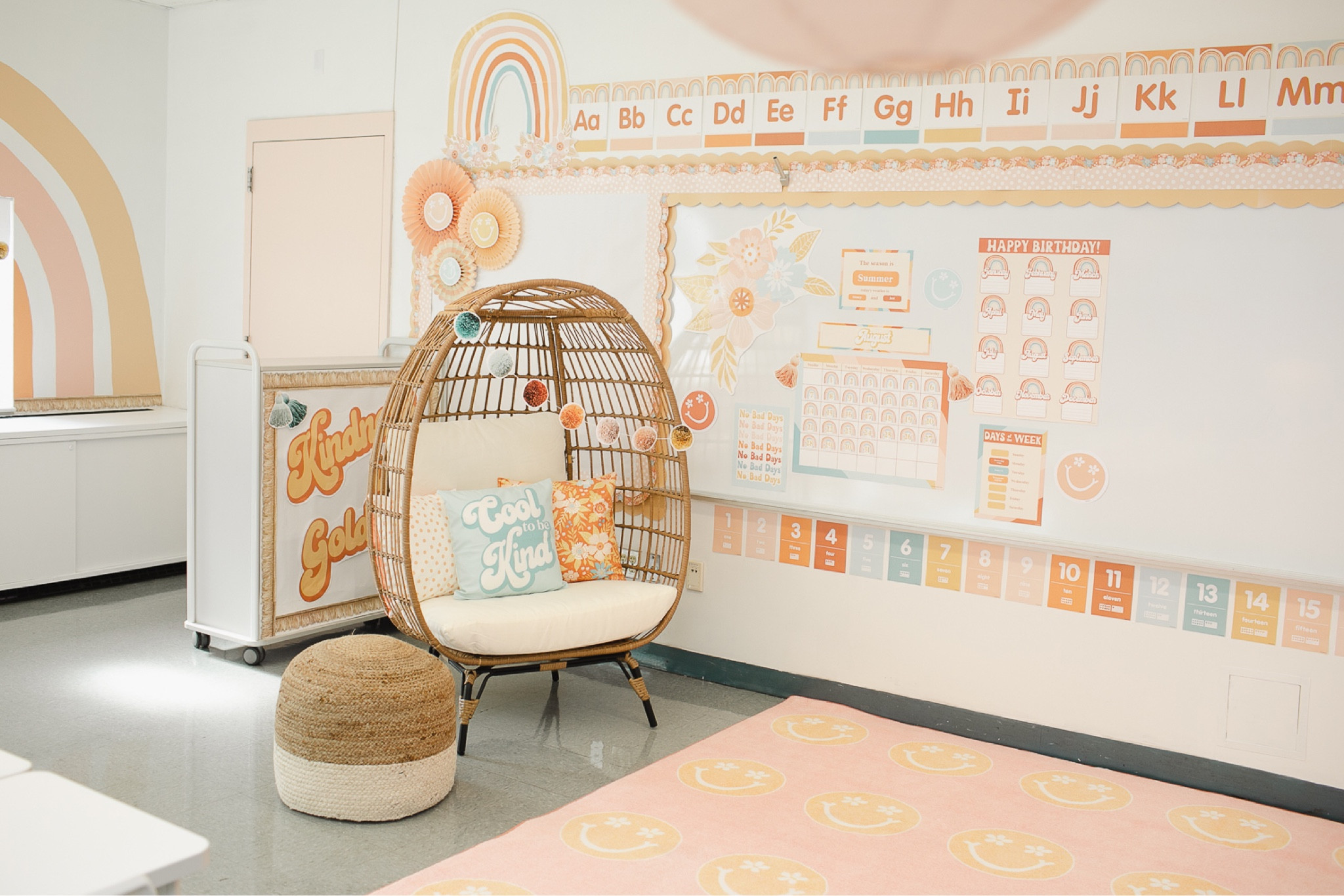 A new take on the teacher chair! 👏🏻 #teacherchair 

#LTKhome