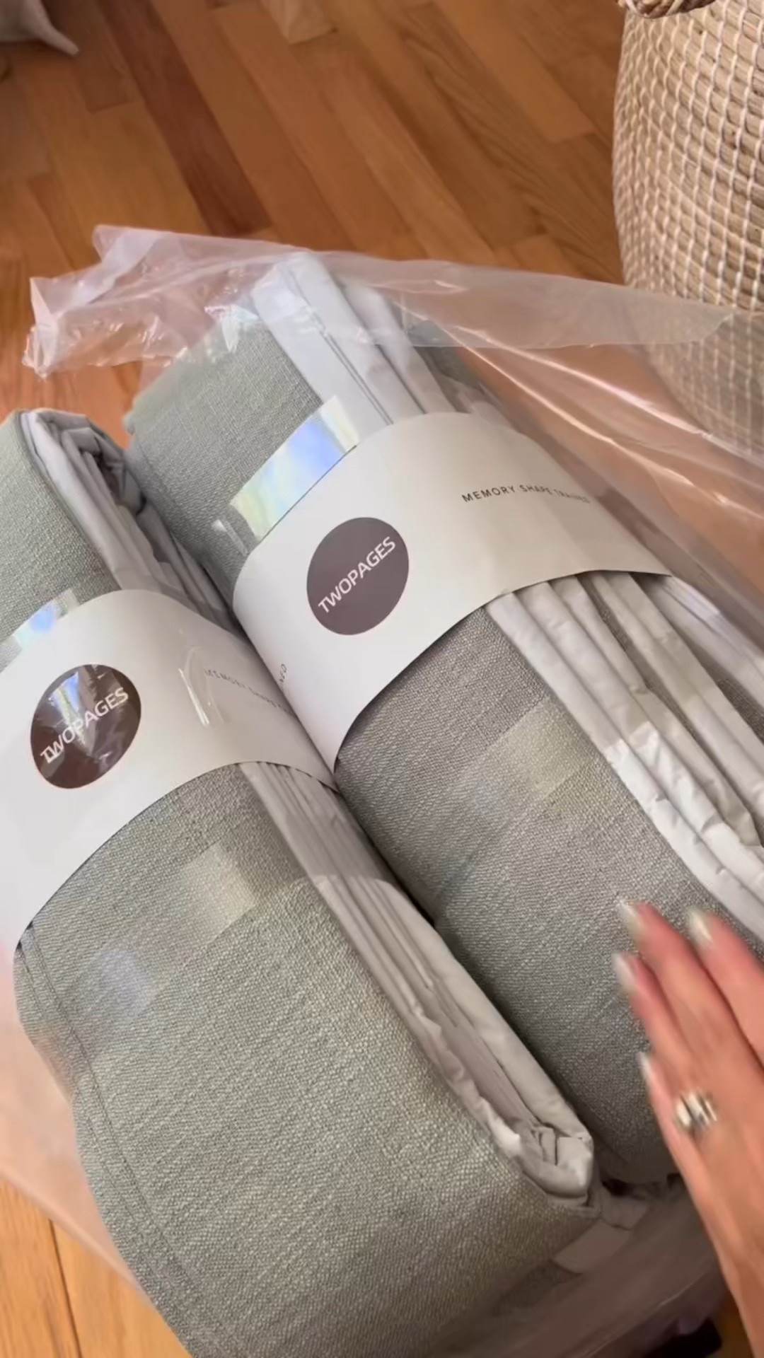 Product name : Liz linen drape
- Color: Pale Blue Aqua
- Header style : Pinch pleat
- Single panel width and length in inches: 54W × 92 in
- Liner type : blackout
- Memory Shape : yes
Use code: MARTHA20 

@TWOPAGES 
#curtains #pinchpleat #memorytrained #customcurtains #twopageshome 