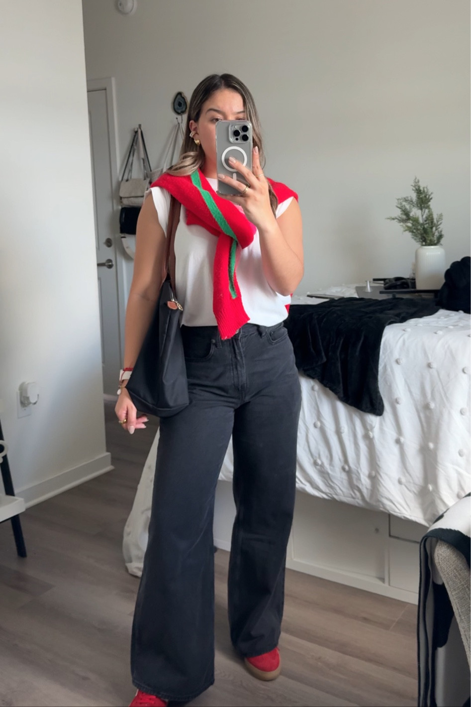Basic outfit with a pop of red🍒

college student, ootd, outfit ideas, outfit, outfit trend, cute outfit, university student outfit, red, wide leg jeans, basic outfit 

#LTKFindsUnder100 #LTKSeasonal #LTKStyleTip