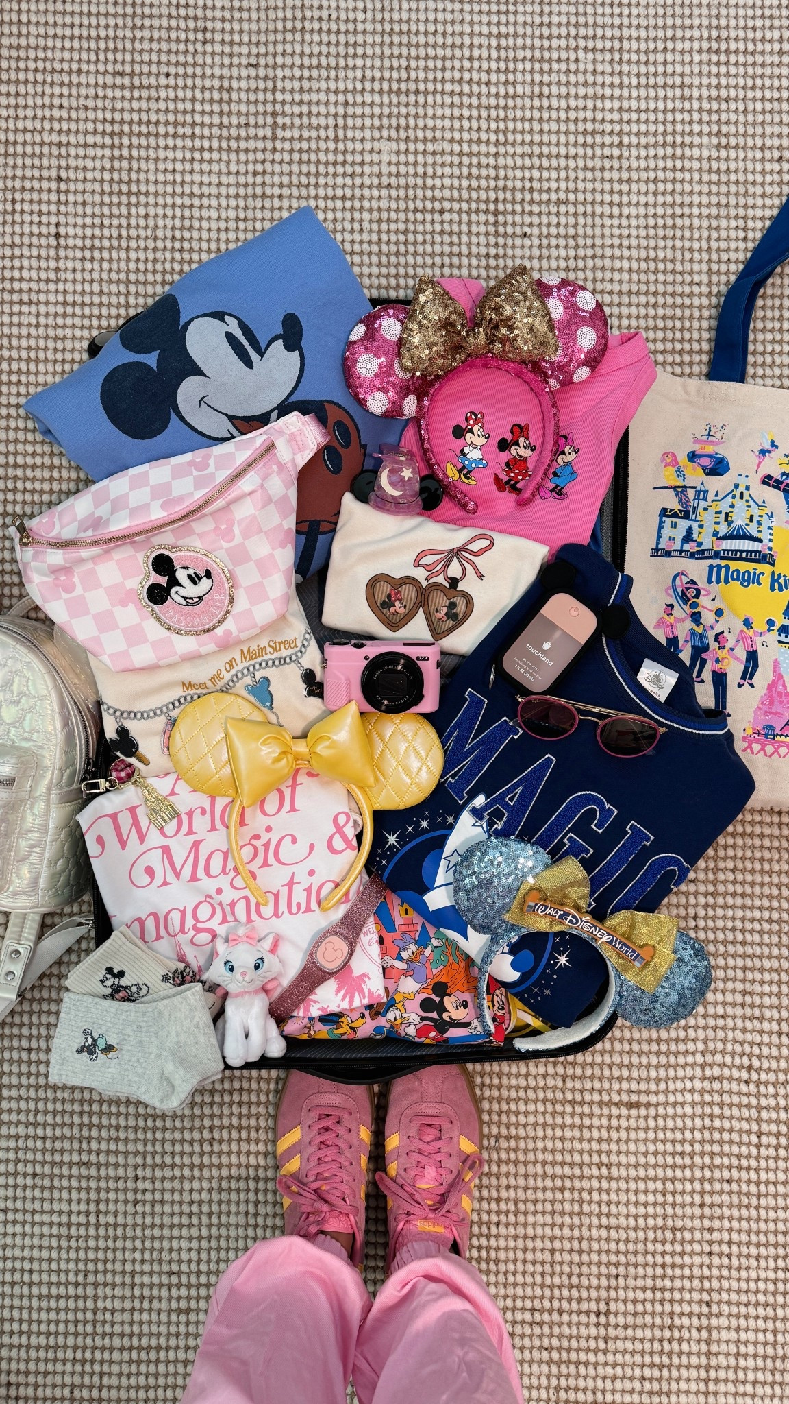 Disney suitcase must haves!!! 🐭💓🧚🏼🌟 #disneyoutfit #disney #disneyoutfits
