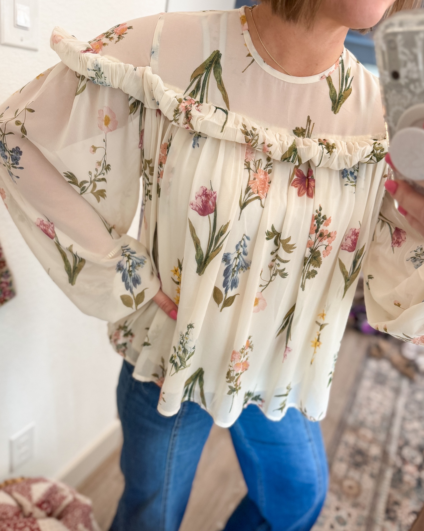 Give me all the floral tops! Love this lightweight flowy blouse from Vici