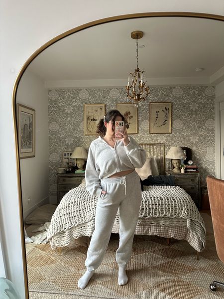 This sweat suit from Abercrombie is insanely comfortable!! I love it wearing size L

#LTKstyletip #LTKfitness #LTKmidsize