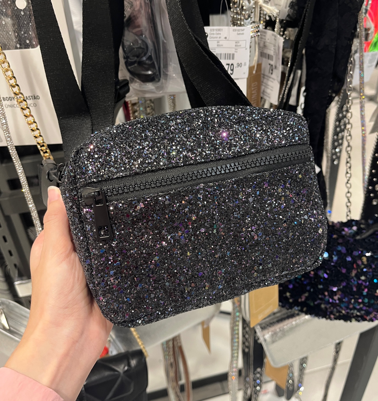 bolsa/pochete de glitter da Renner ótima para o Carnaval!!!  

#LTKdicadeestilo #LTKbrasil
