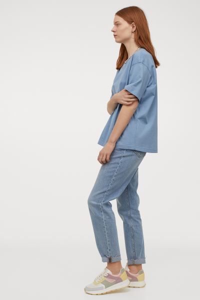 5-pocket, slightly looser-fit jeans in washed stretch denim. Extra-high waist, button fly, and ta... | H&M (US + CA)