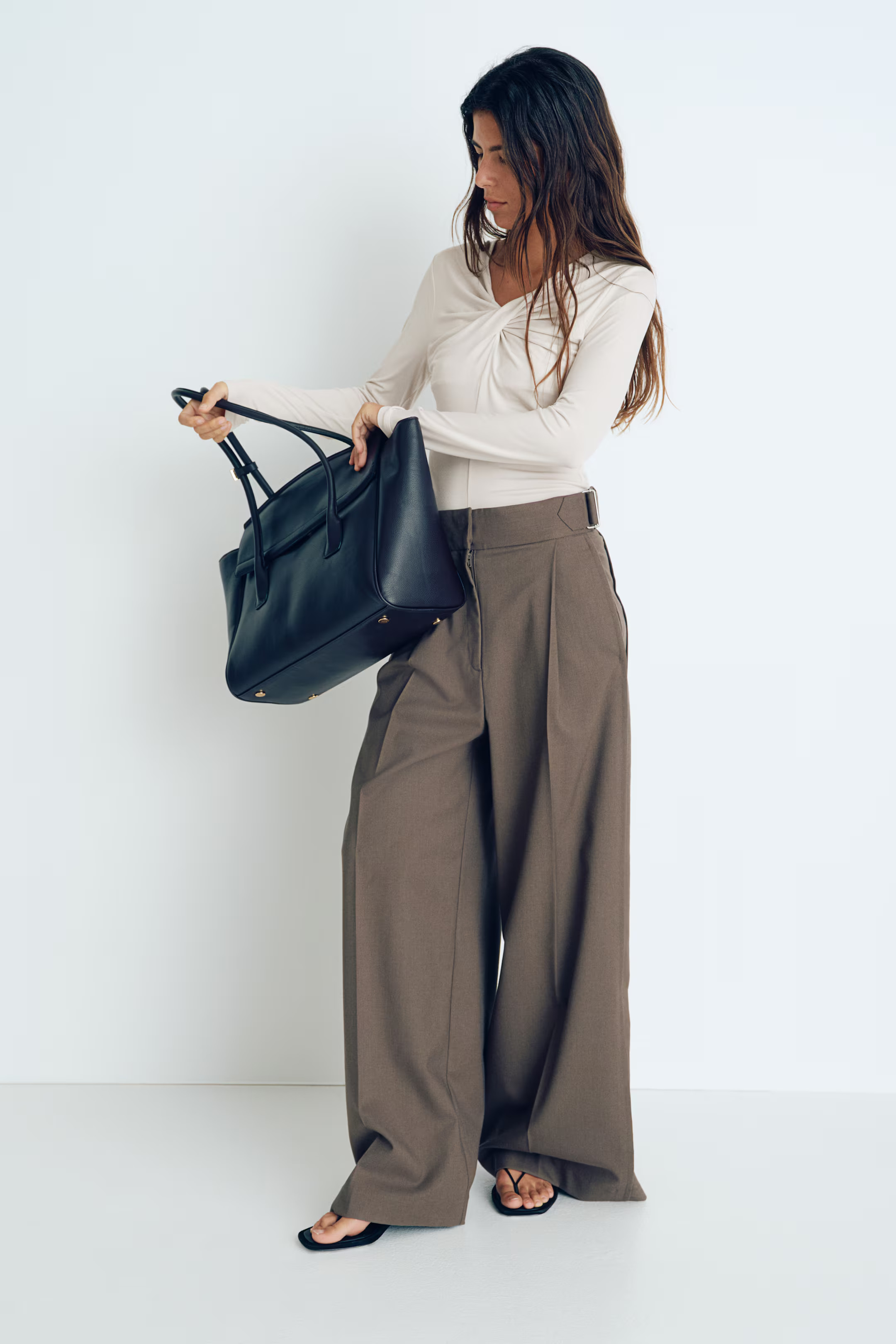 Twist-detail top - Light beige - Ladies | H&M GB | H&M (UK, MY, IN, SG, PH, TW, HK)