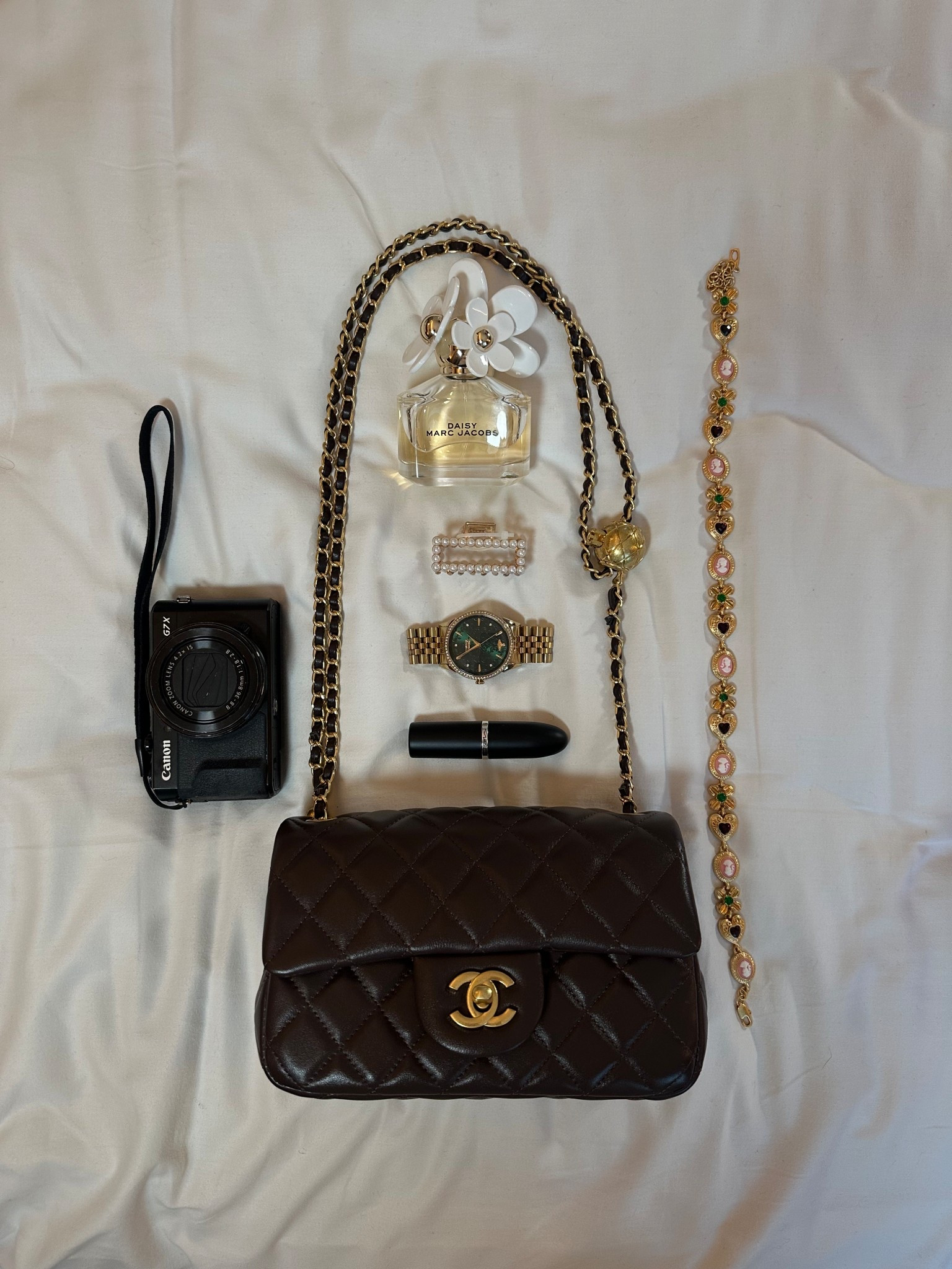 what’s in my bag: brown bag, canon g7x, mac honey love & marc jacobs daisy 🫧 #whateinmybag #bag #camera #perfumr 

#LTKuk