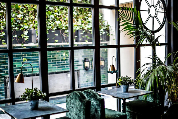 Monsieur George Hotel & Spa – Champs Elysées | Expedia (US)