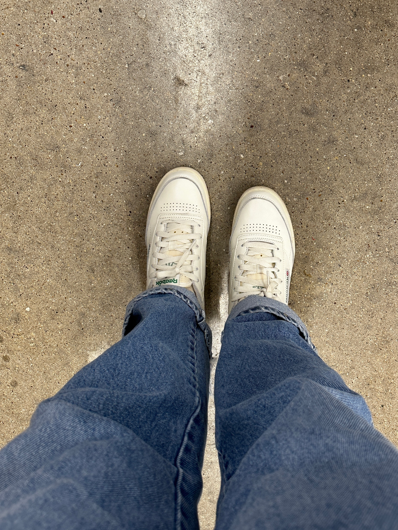 Cutie vintage Reeboks, perfect to style with casual outfits 




#LTKShoeCrush #LTKFindsUnder100