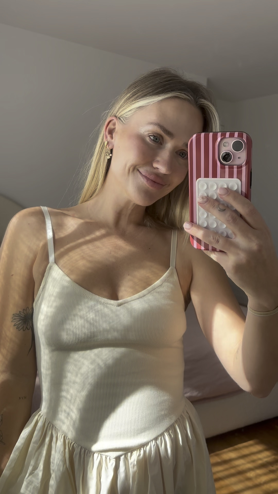 The perfect dress for layering. I am wearing a size small. I would say it’s true to size 