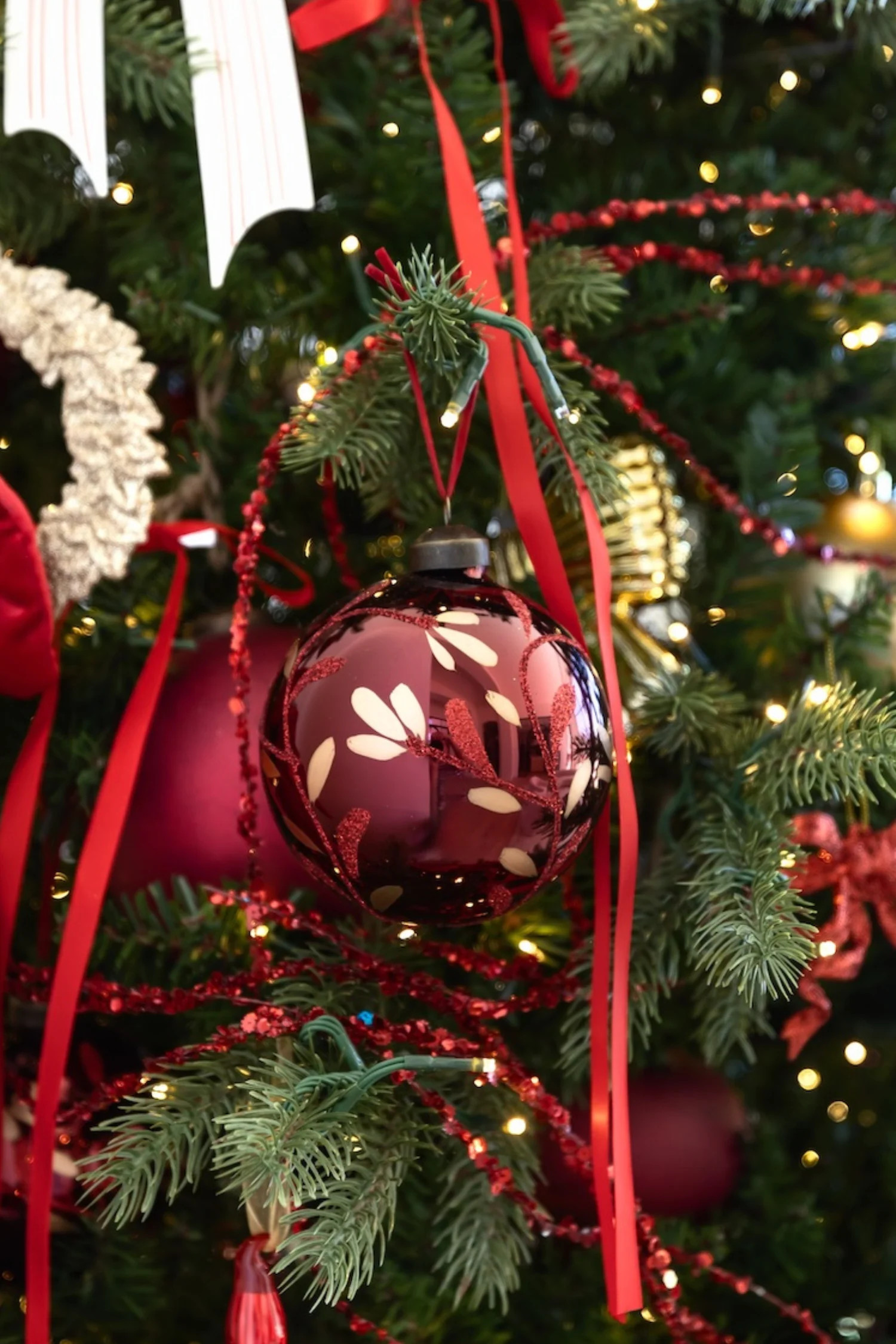 Painted Leaf Ornament - Dark Red | THELIFESTYLEDCO