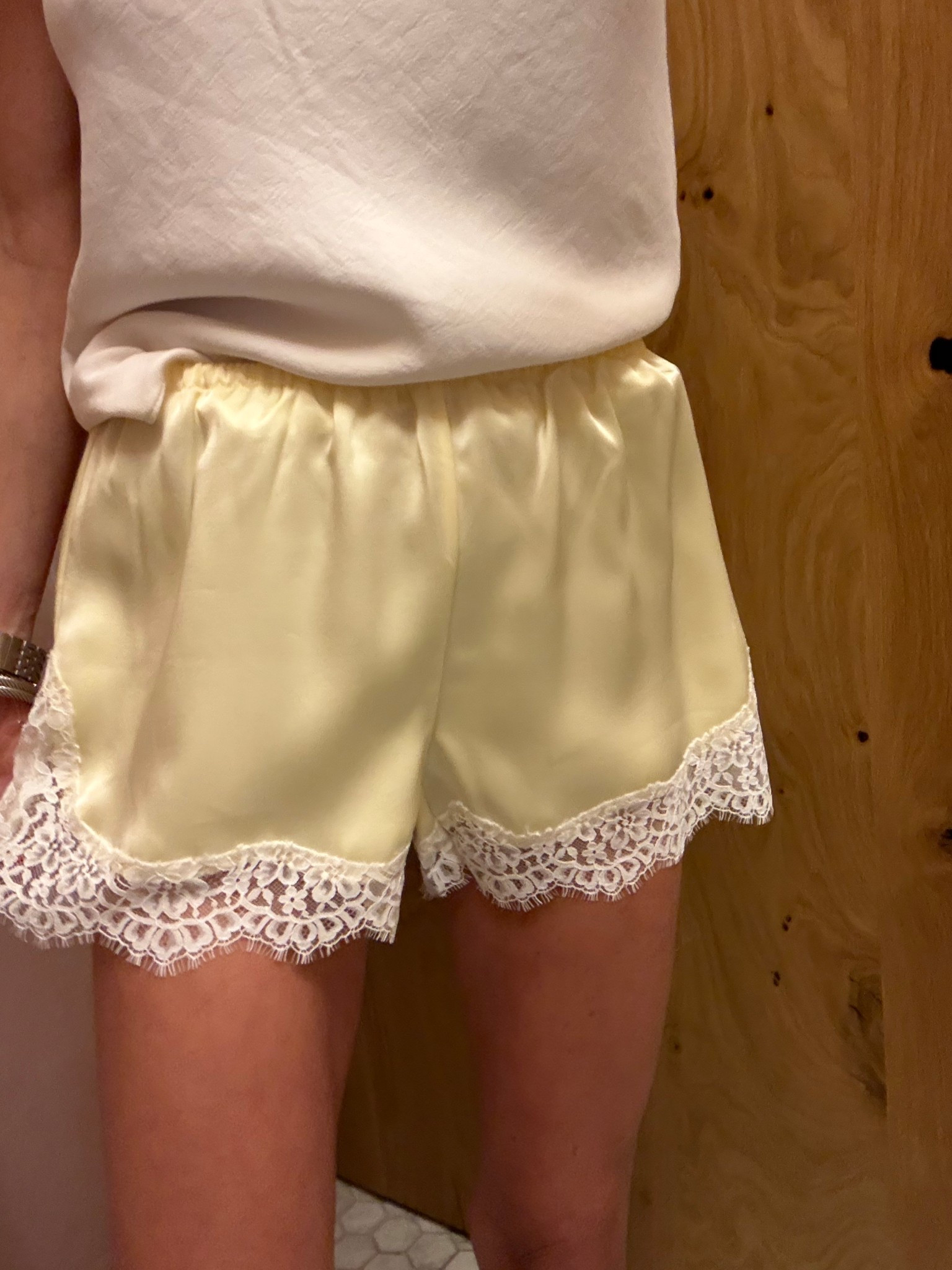 Trending yellow satin shorts with lace trim size 2xs 

#LTKootd #LTKPetite