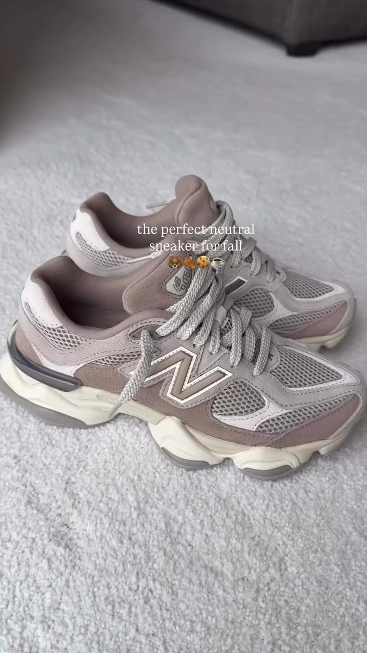 running back the @newbalance 9060’s🤎
