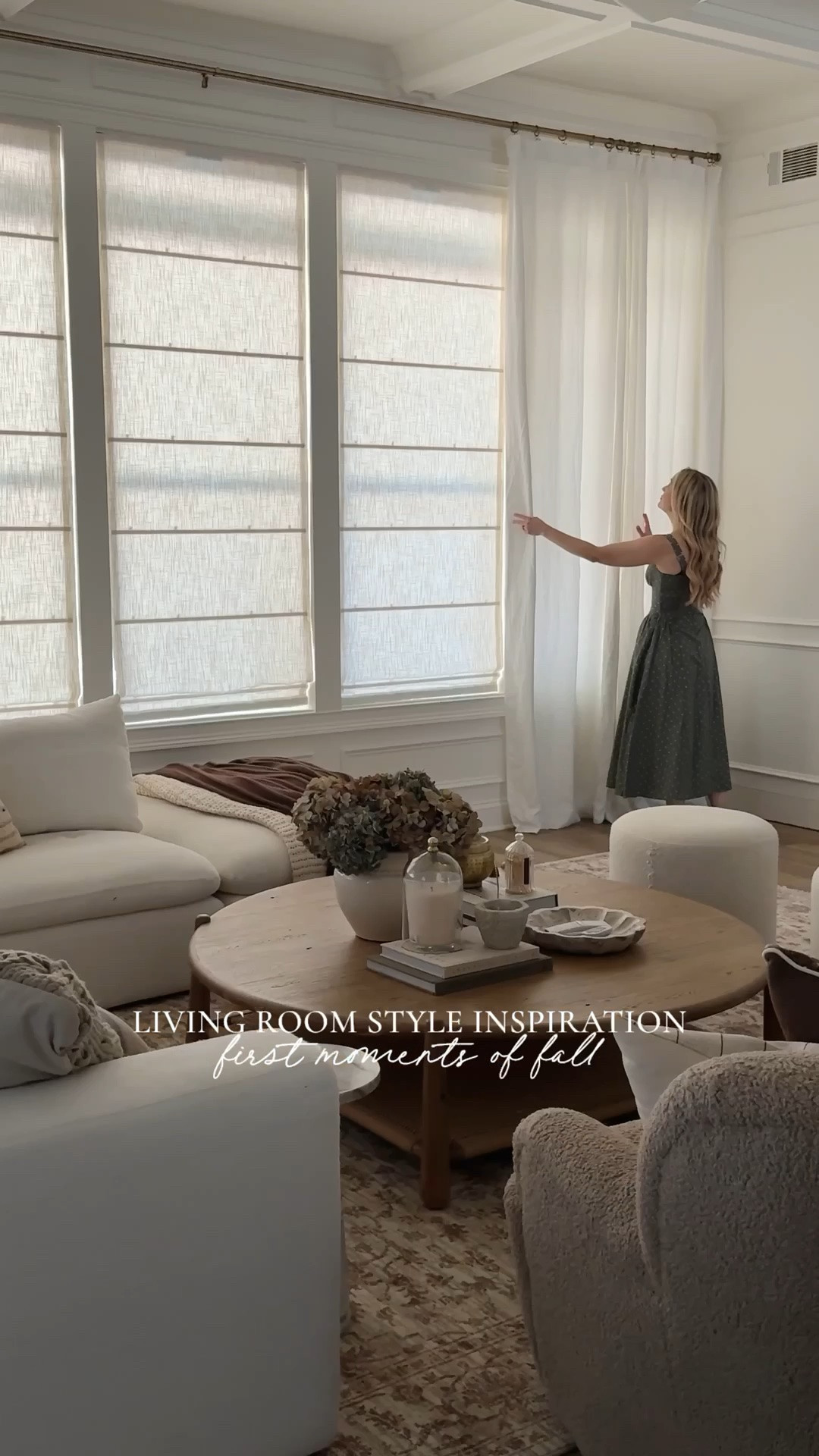 Main floor first moments of fall! Wall transitioning to a more seasonal look, I am sticking true to my style and leaning into more earthy tones, natural elements, and all things cozy.